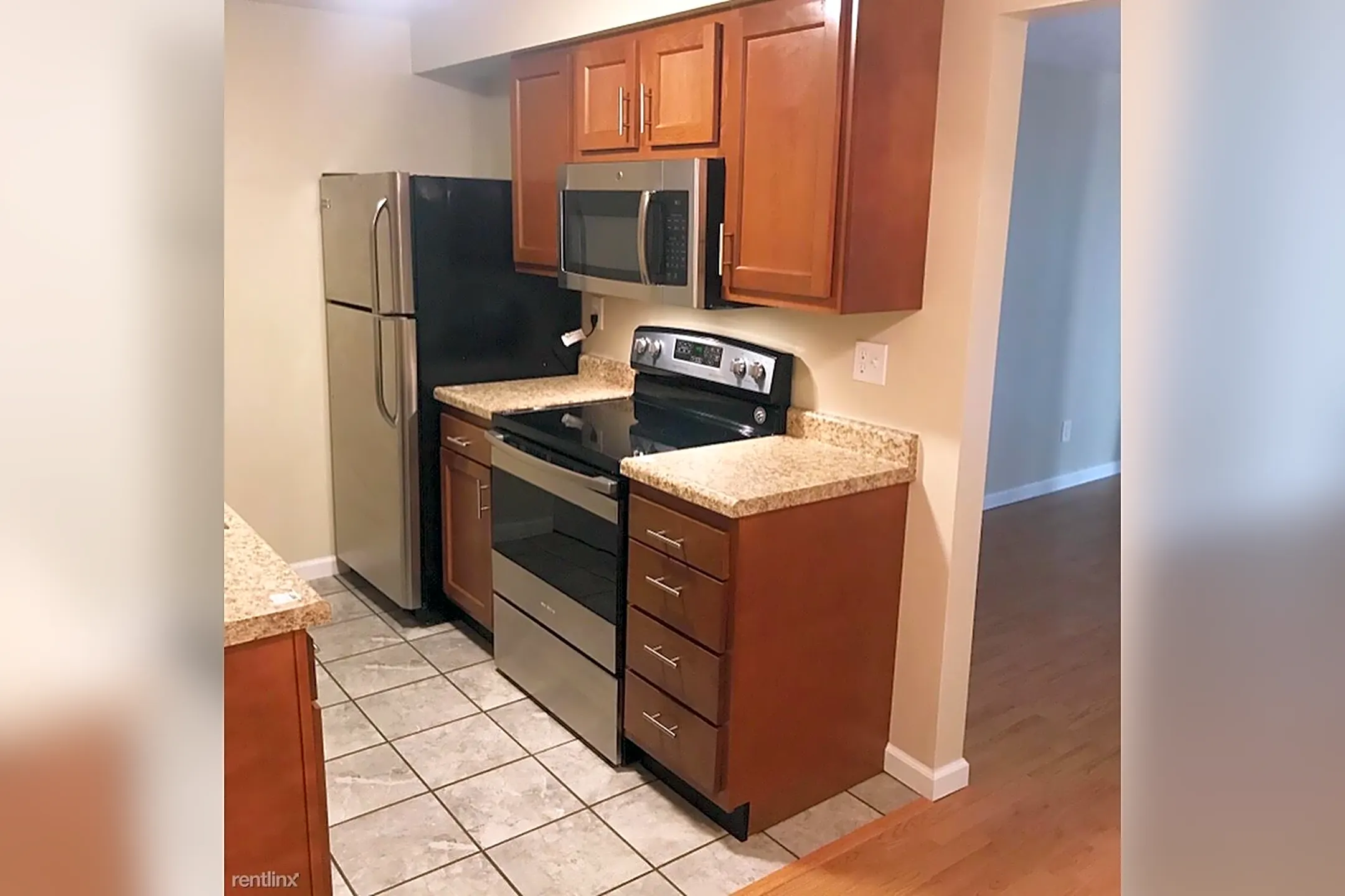 Kitchen - 1270 Highfield Ct - Bethel Park, PA