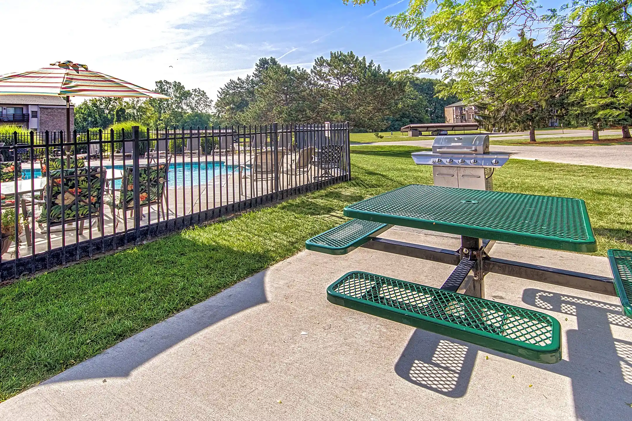 Delta Square Apartments 5426 W Michigan Ave Lansing, MI for Rent