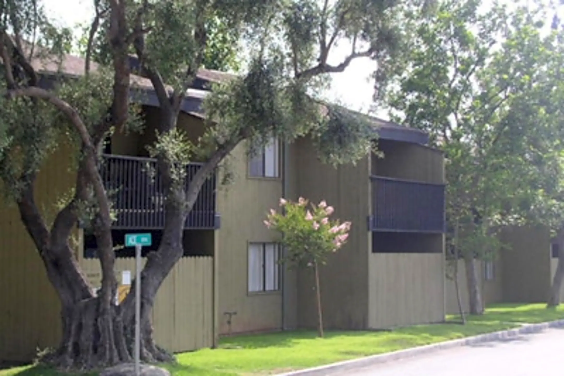 Bunker Hill Apartments 990 Central Ave Riverside, CA Apartments for