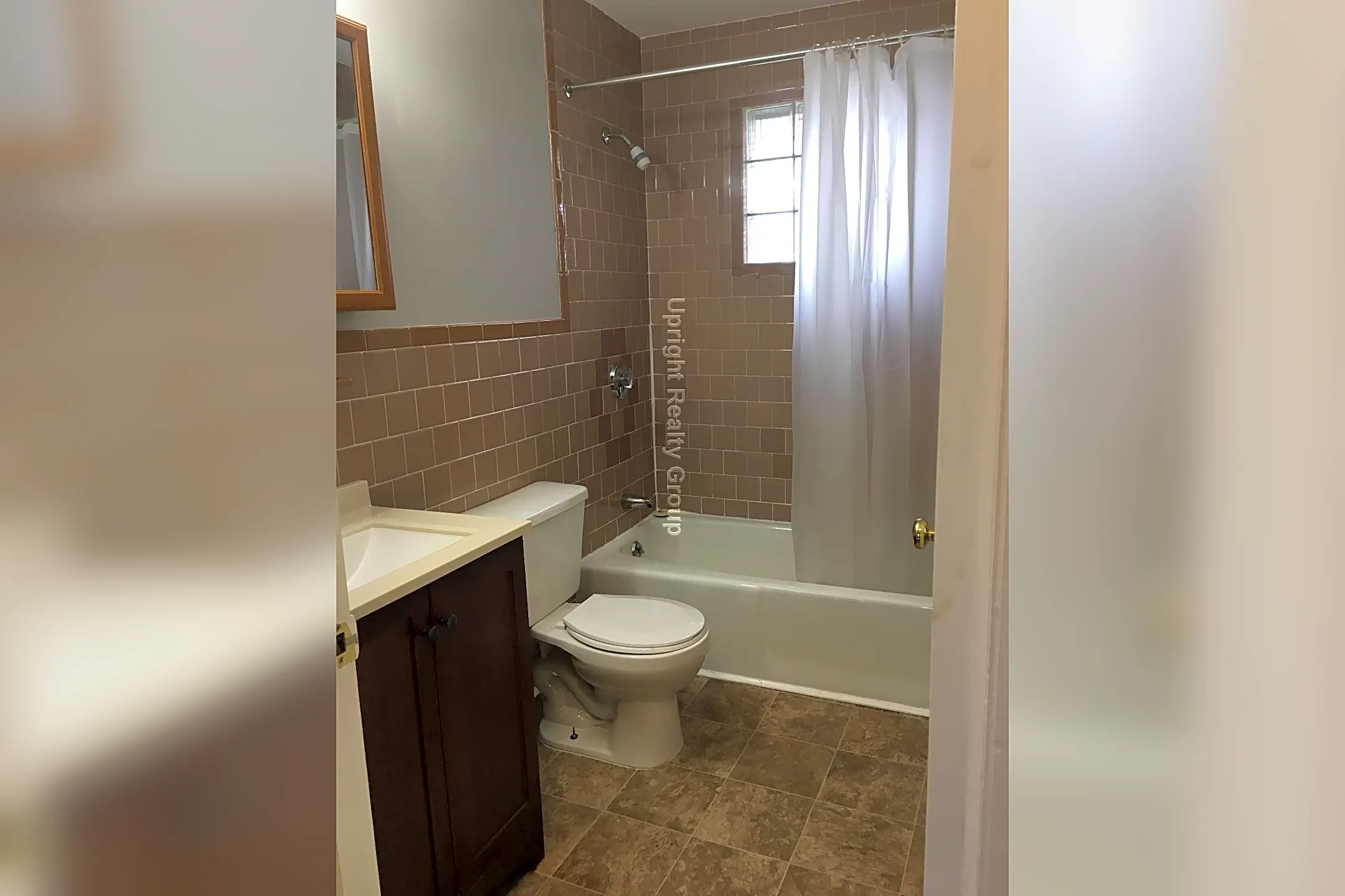 238 Oak Grove Ave 238 Oak Grove Ave unit 4 Fall River, MA Houses