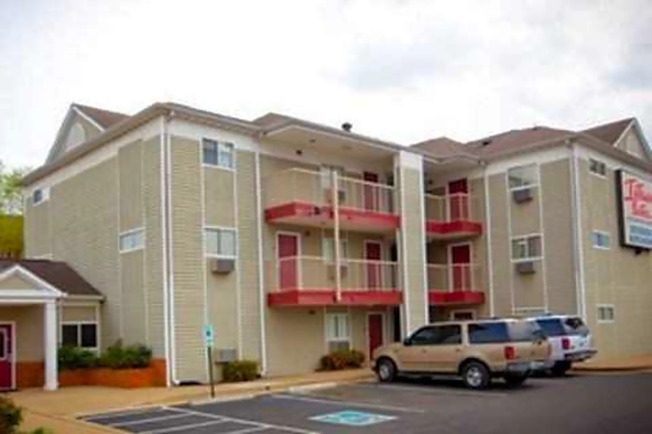 InTown Suites St Johns Jacksonville 2 XJS 3162 St Jns Blf Rd S   88dd5acbbb36f578900b295535658a28