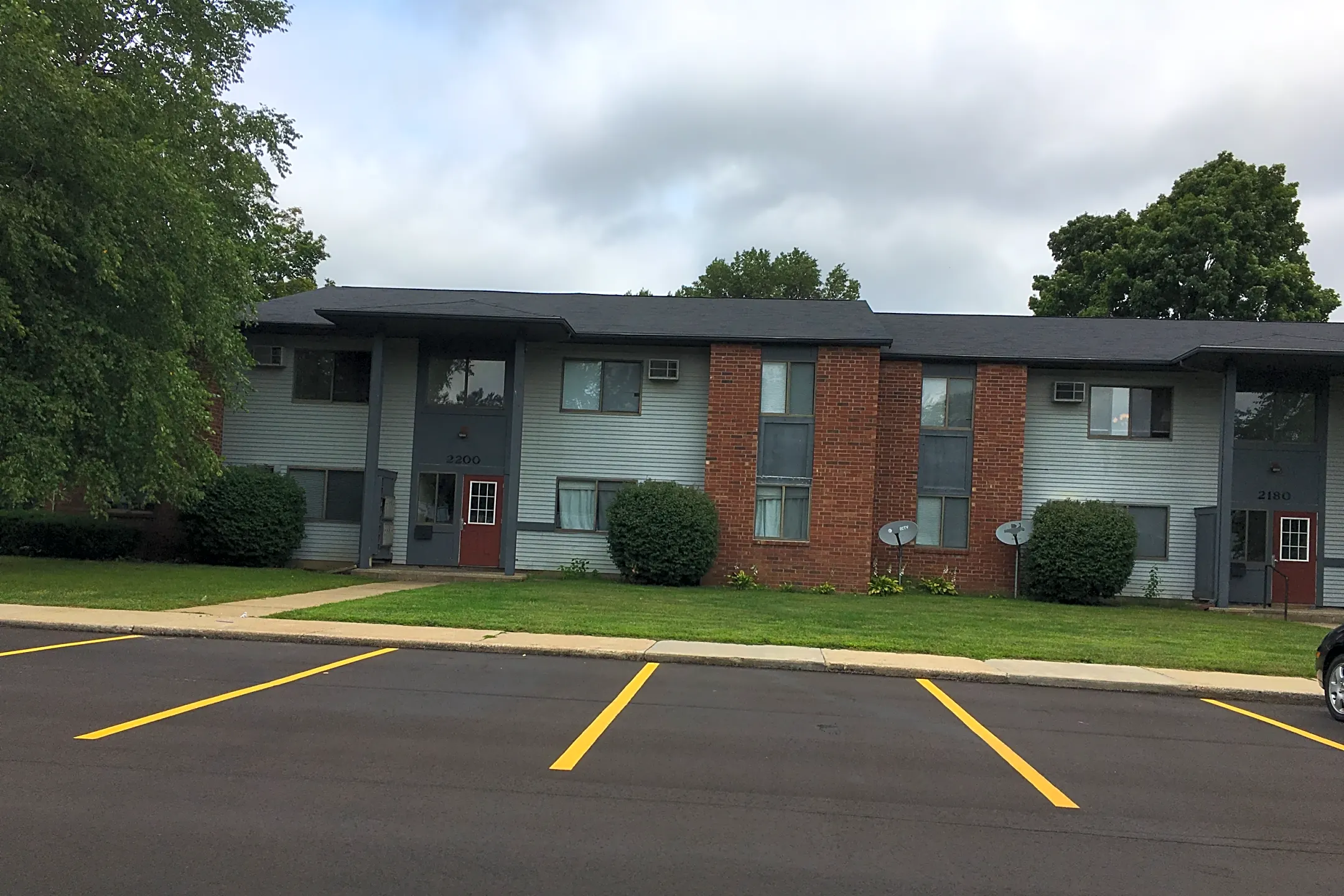 Oakland Drive Apartments - Portage, MI 49024