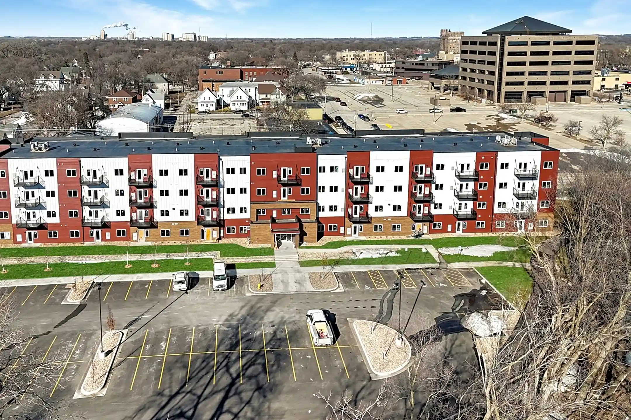 The River Apartments & Townhomes Apartments Mason City, IA 50401