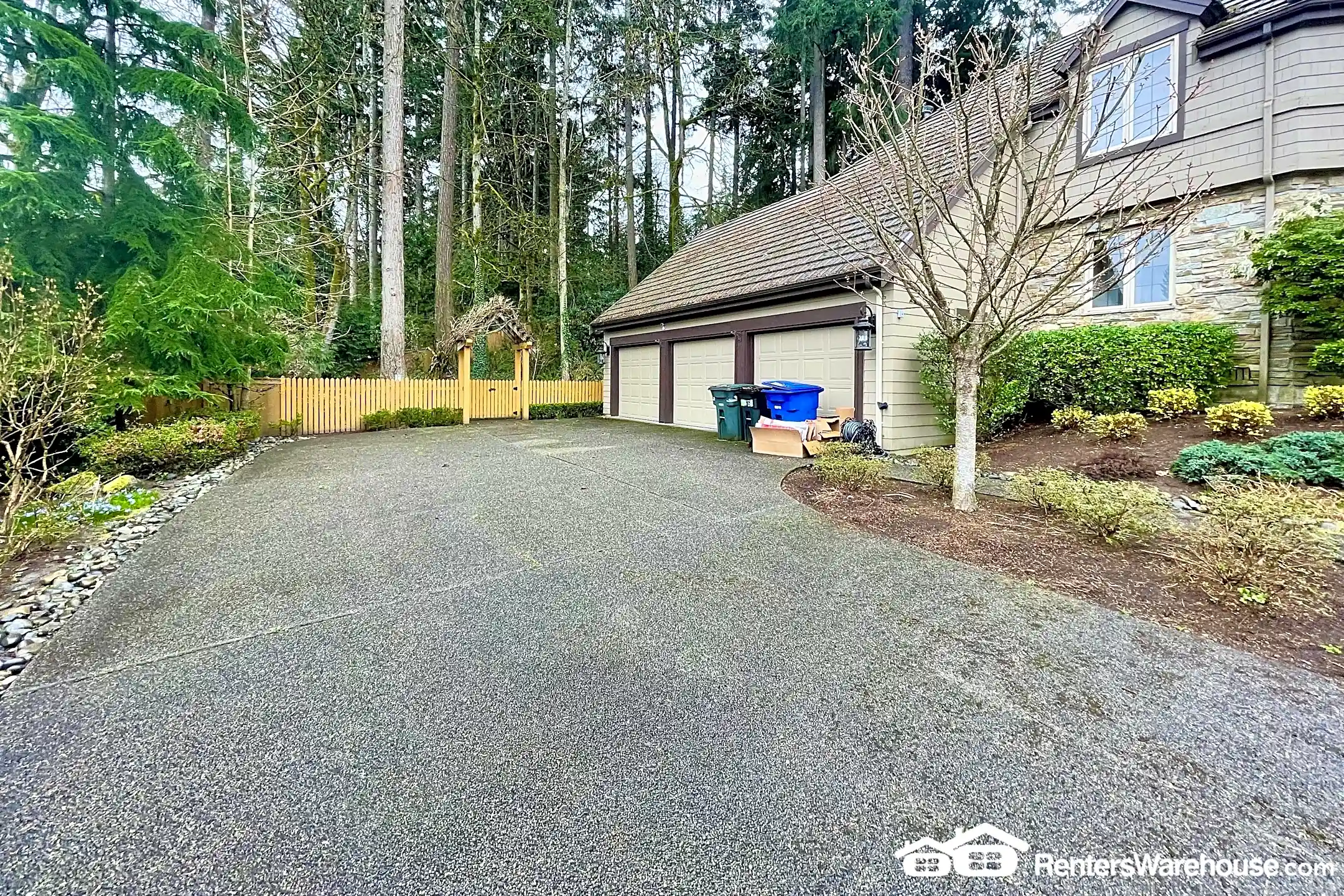 Building - 1668 100th Pl SE - Bellevue, WA