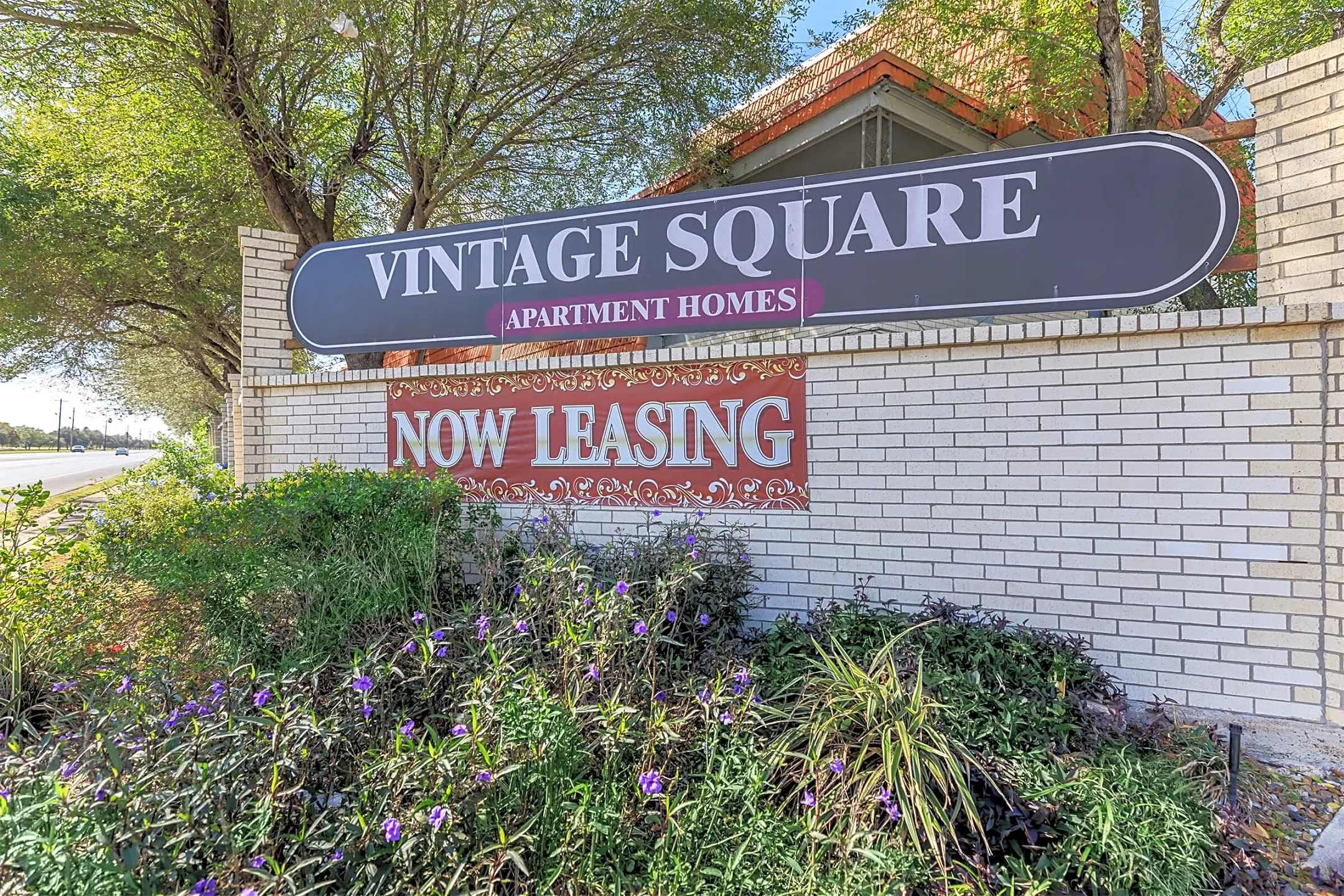 Community Signage - Vintage Square - McAllen, TX