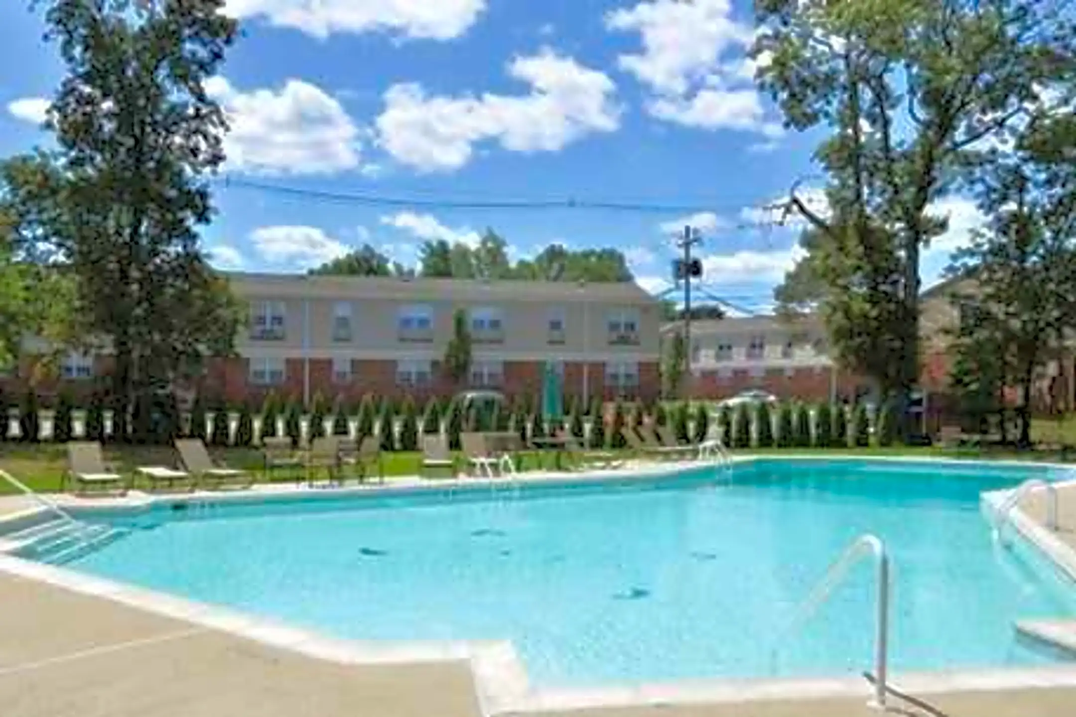 Sutton Pointe Apartments - Matawan, NJ 07747 