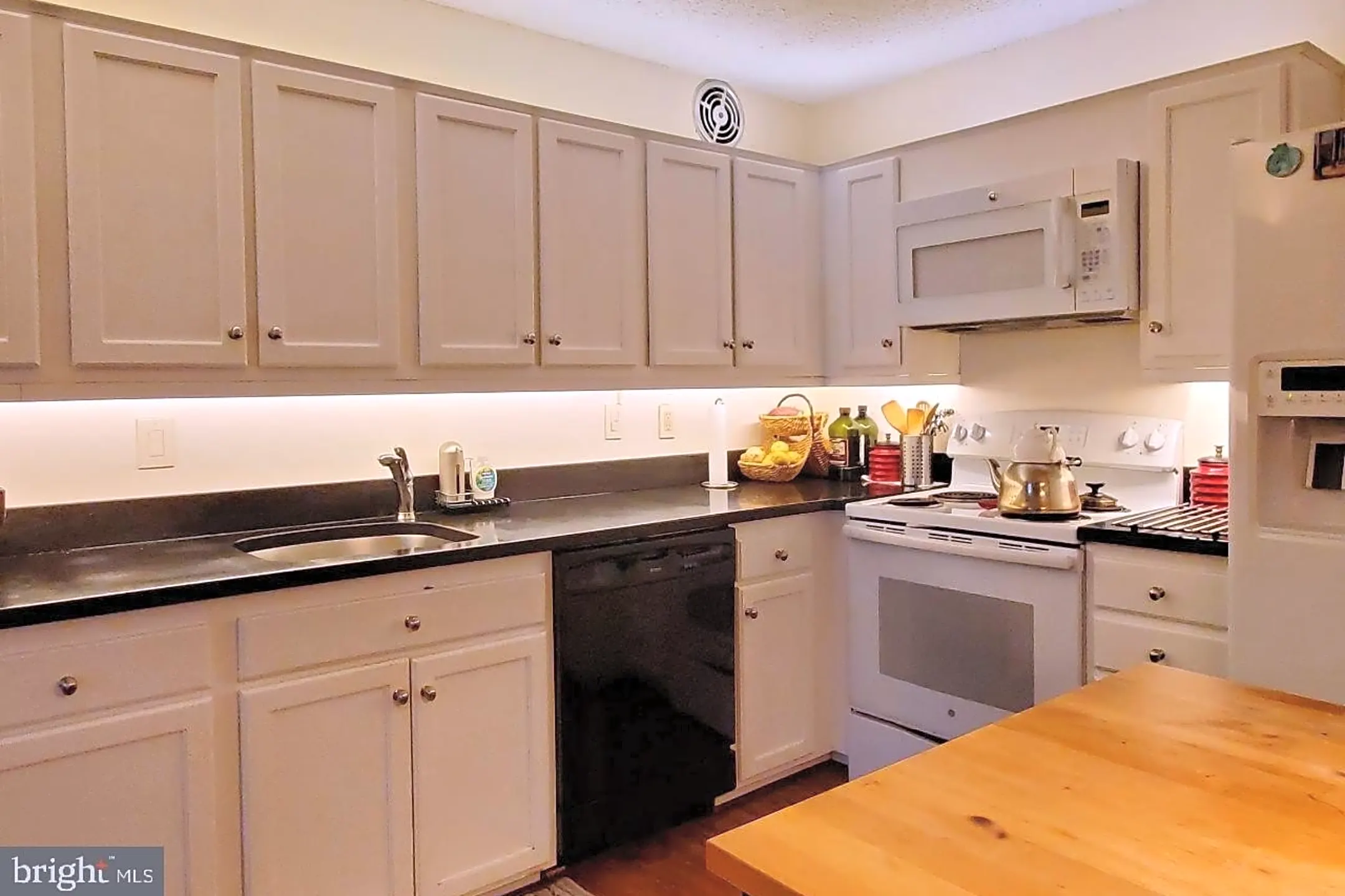 Kitchen - 7420 Westlake Terrace #210 - Bethesda, MD