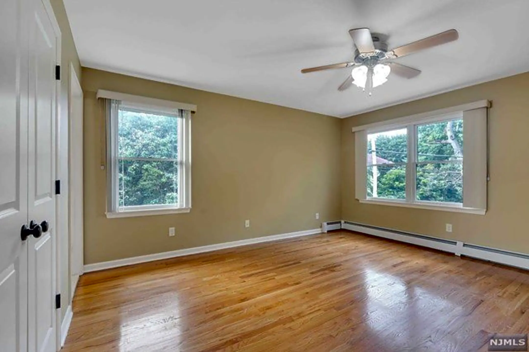 16 N Farview Ave - Paramus, NJ