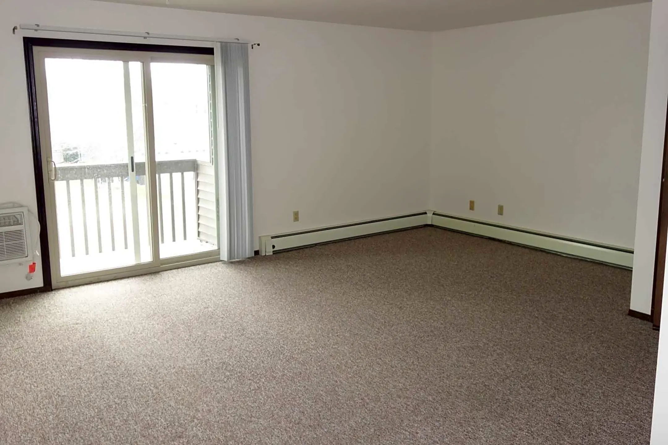 Living Room - Village Glenn Apartments - Waunakee, WI