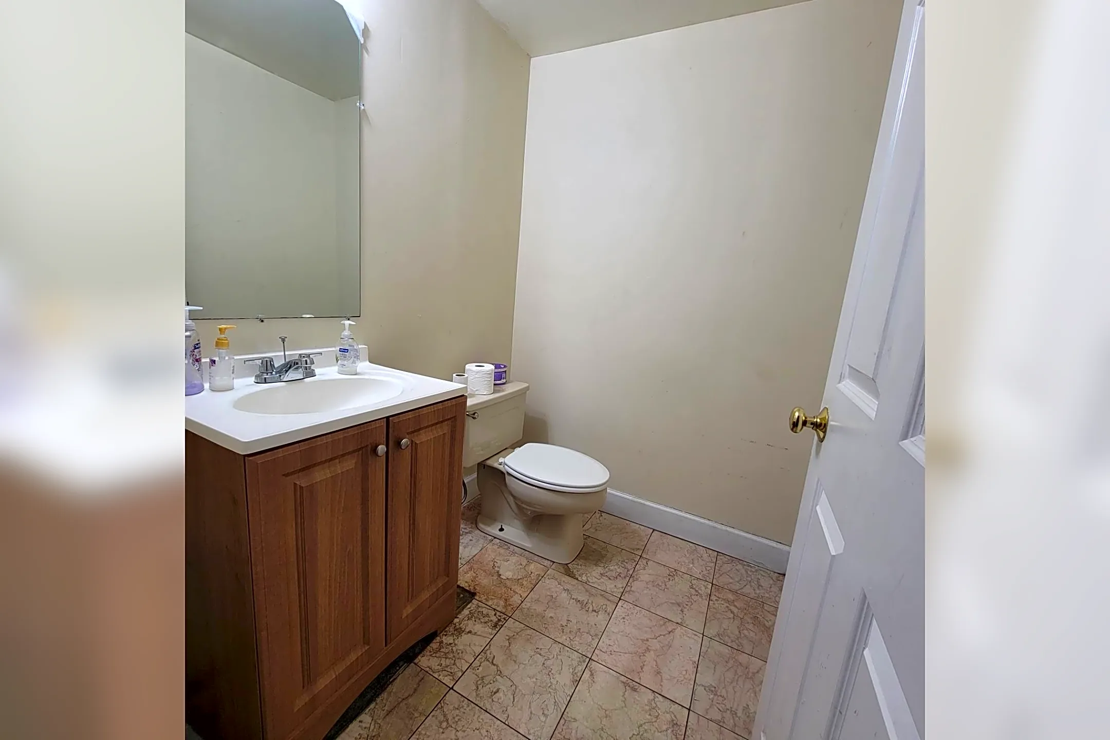 Bathroom - 876 Payne Ave - Saint Paul, MN