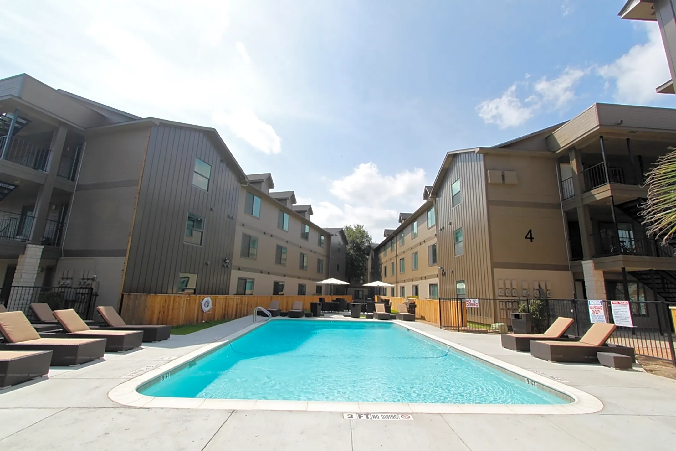 Link Apartments Austin, TX 78741