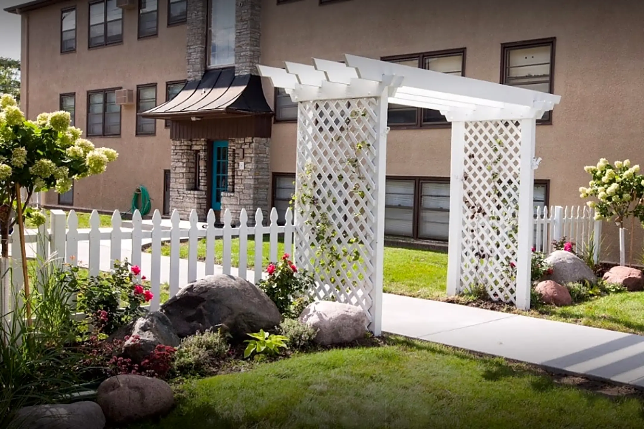 The Point Apartments 3829 W Broadway Ave Robbinsdale, MN Apartments