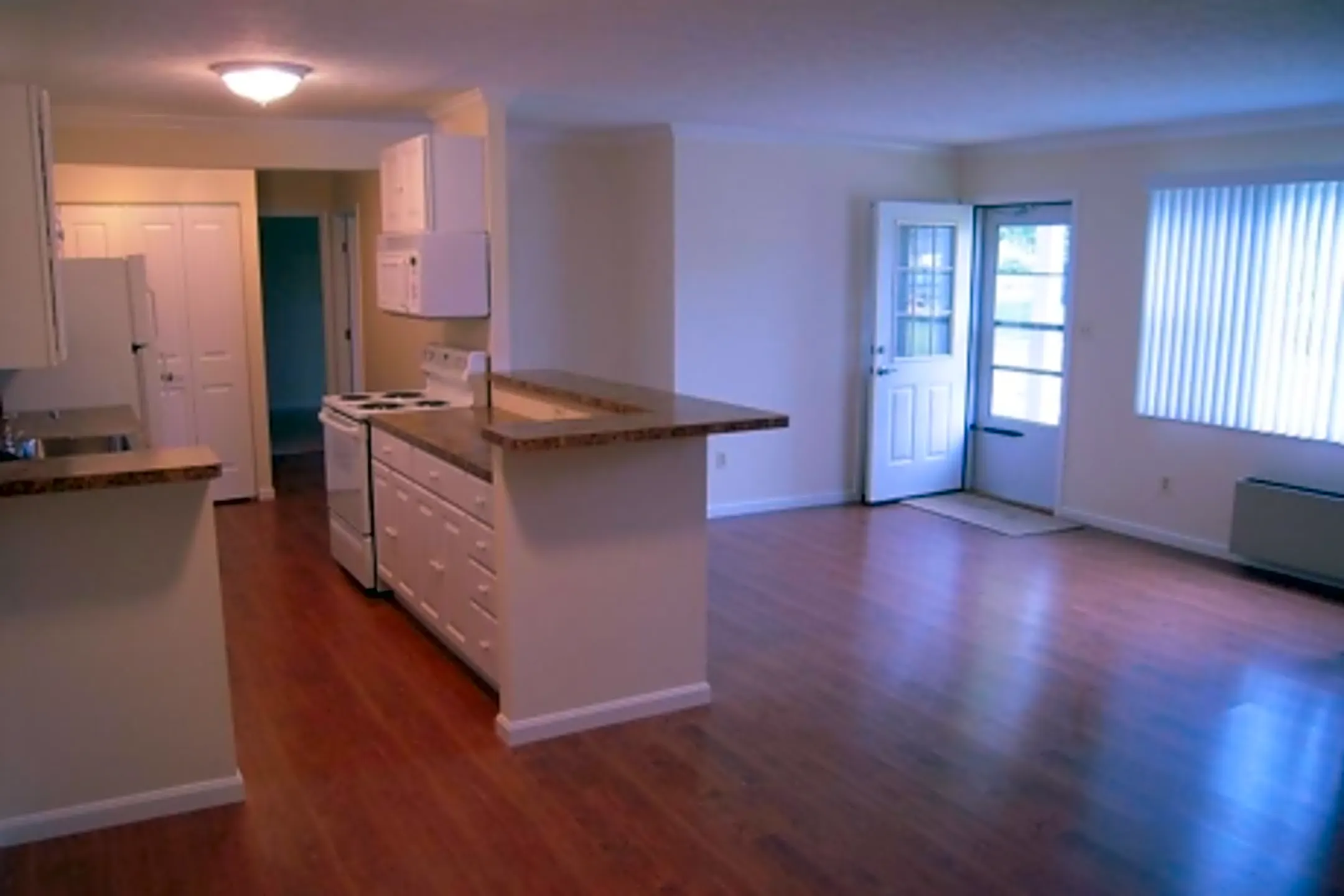 Westchester Woods 27635 Caroline Cir Westlake, OH Apartments for