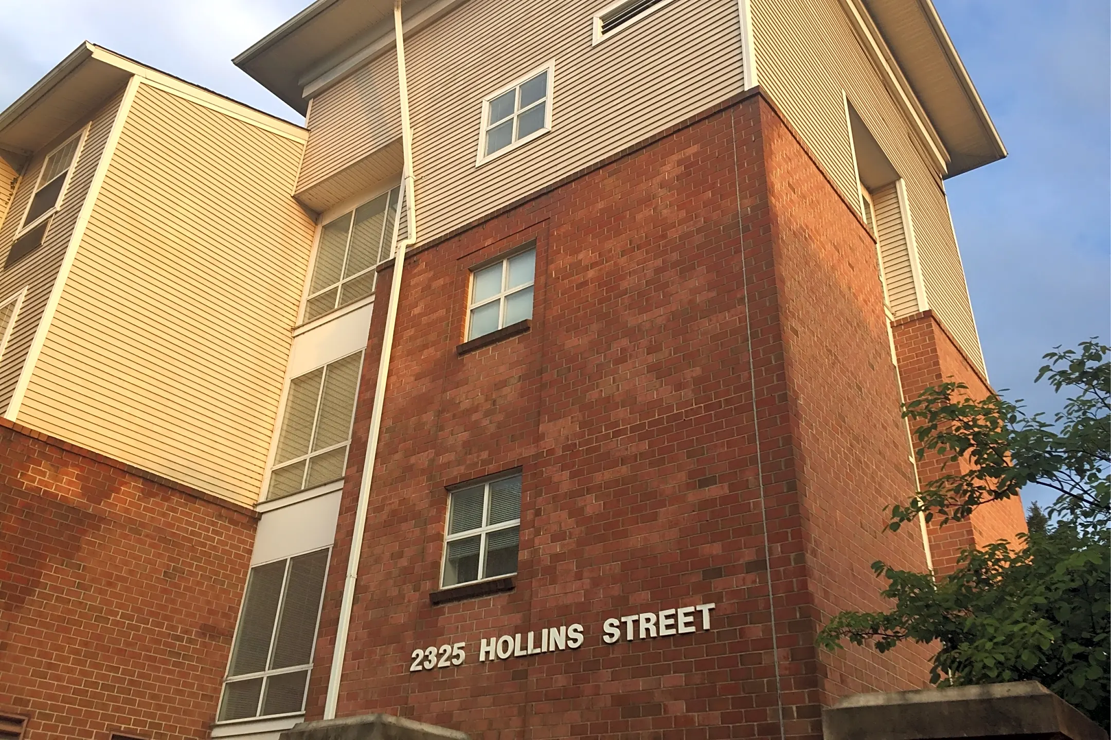 Pool - Hollins Street Phoenix Apartments - Baltimore, MD