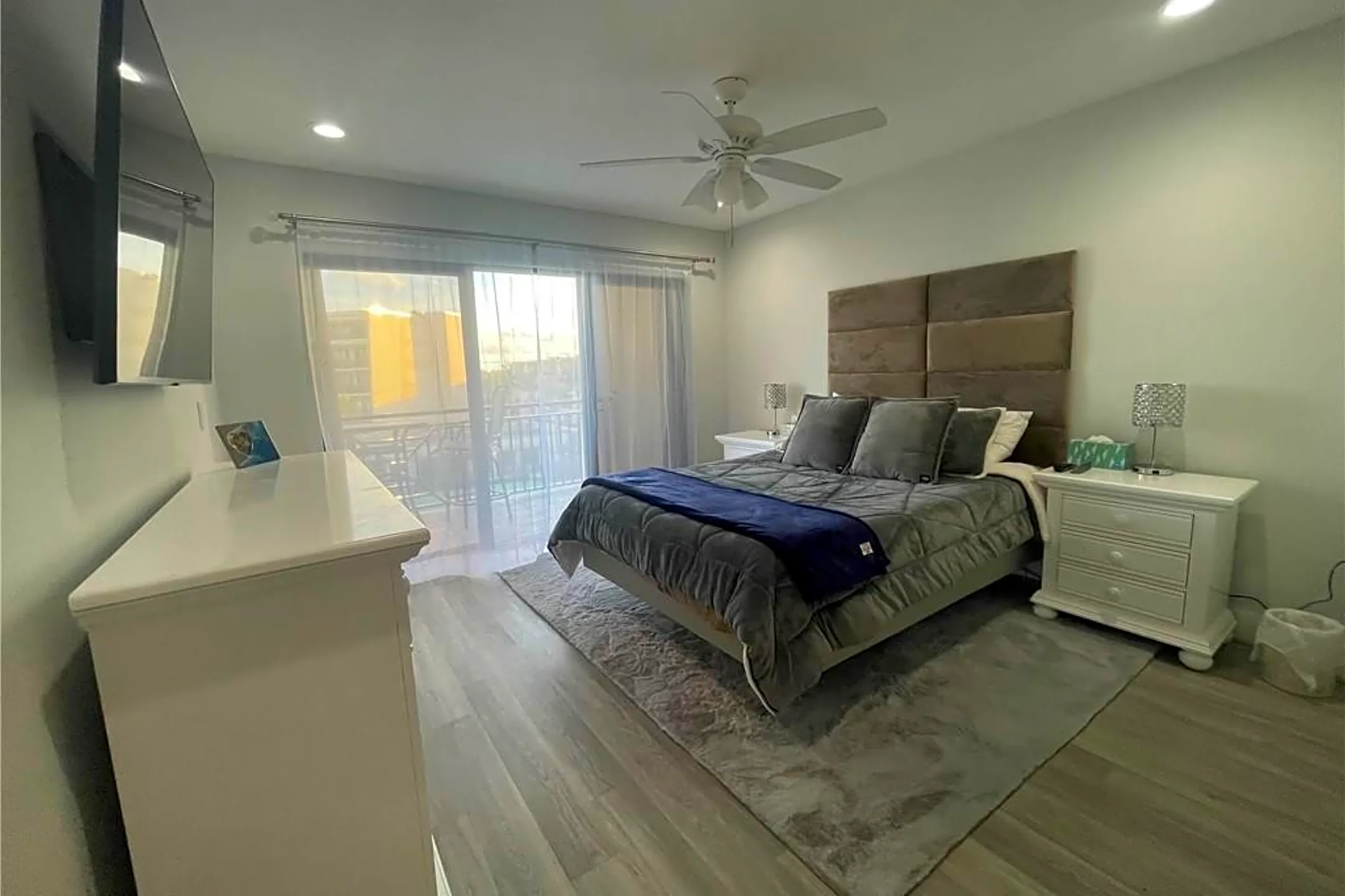 Bedroom - 3939 Ocean Dr #405B - Vero Beach, FL