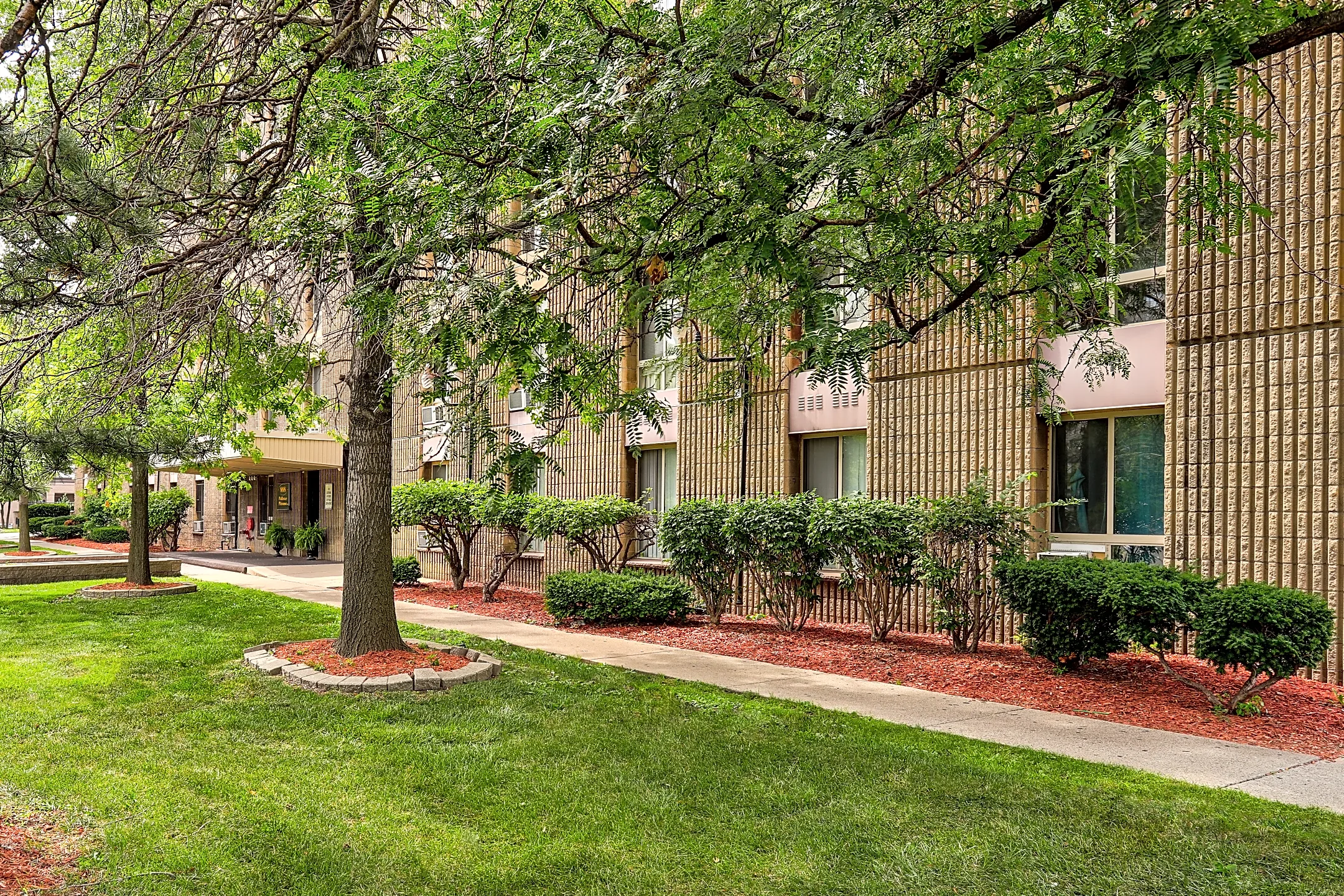 Pallister Plaisance Apartments - 888 Pallister | Detroit, MI for Rent ...