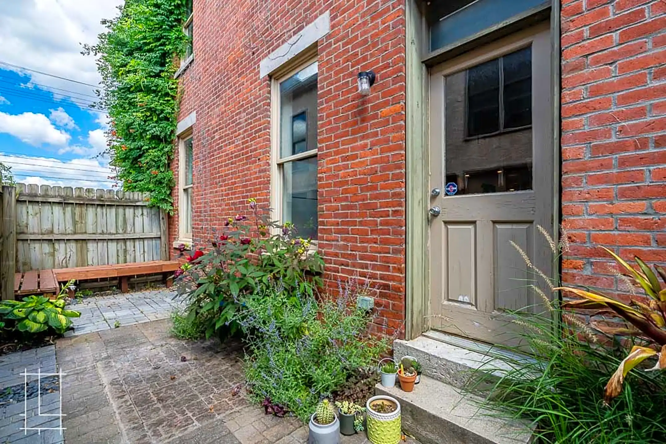 Lykens Companies Apartments Columbus, OH 43201