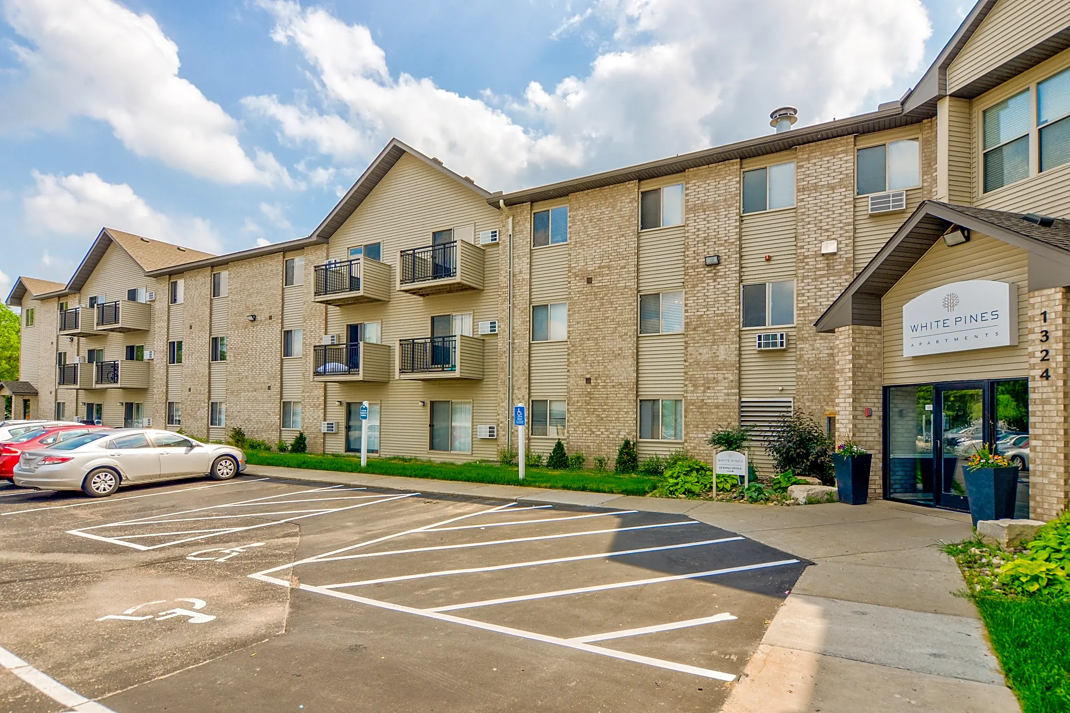 White Pines Apartments Shakopee