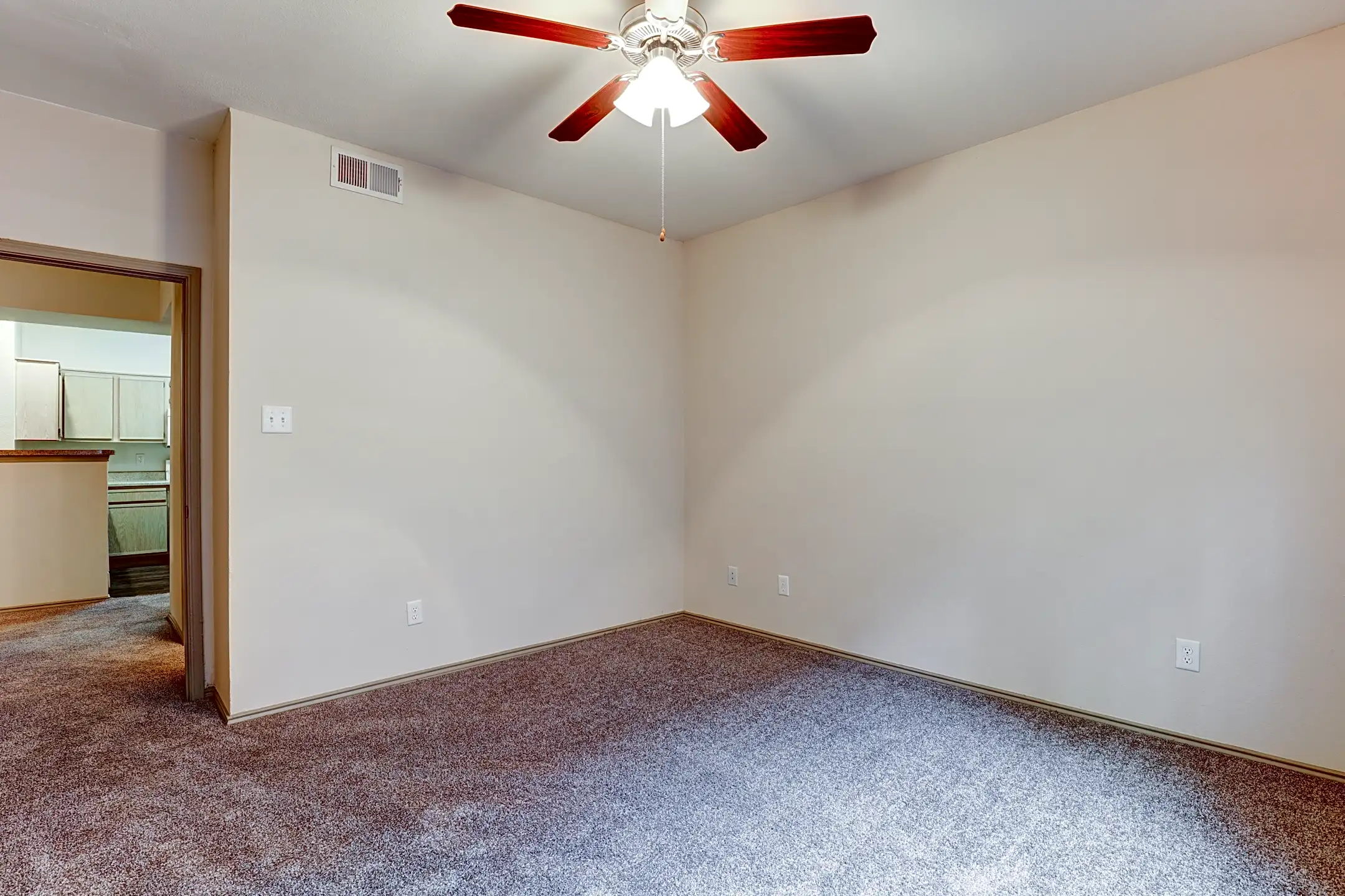 The Seasons at Green Oaks 2175 N Hwy Grand Prairie, TX Apartments