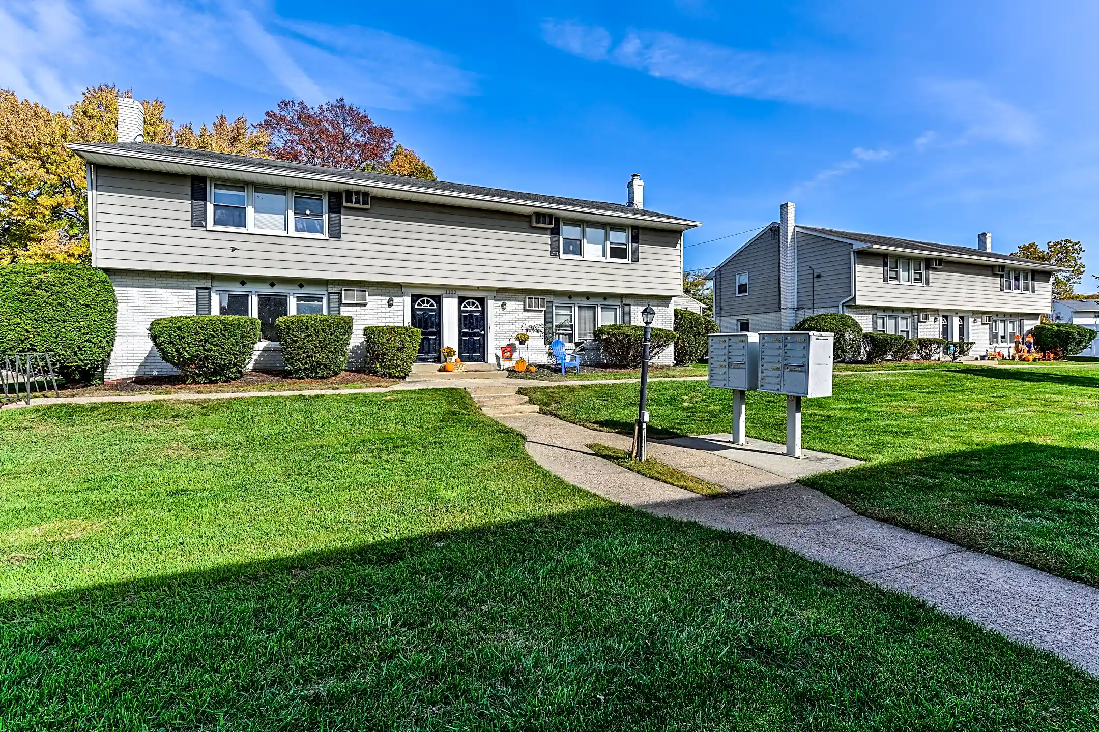 Hampton Court 1100 Clements Bridge Rd Barrington, NJ Apartments for