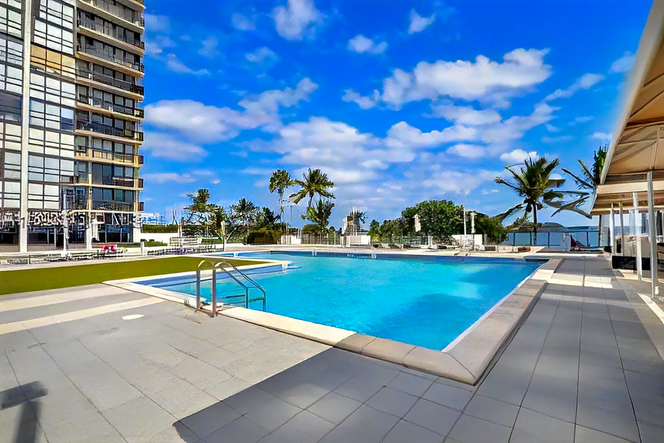 Pool - 600 NE 36th St - Miami, FL
