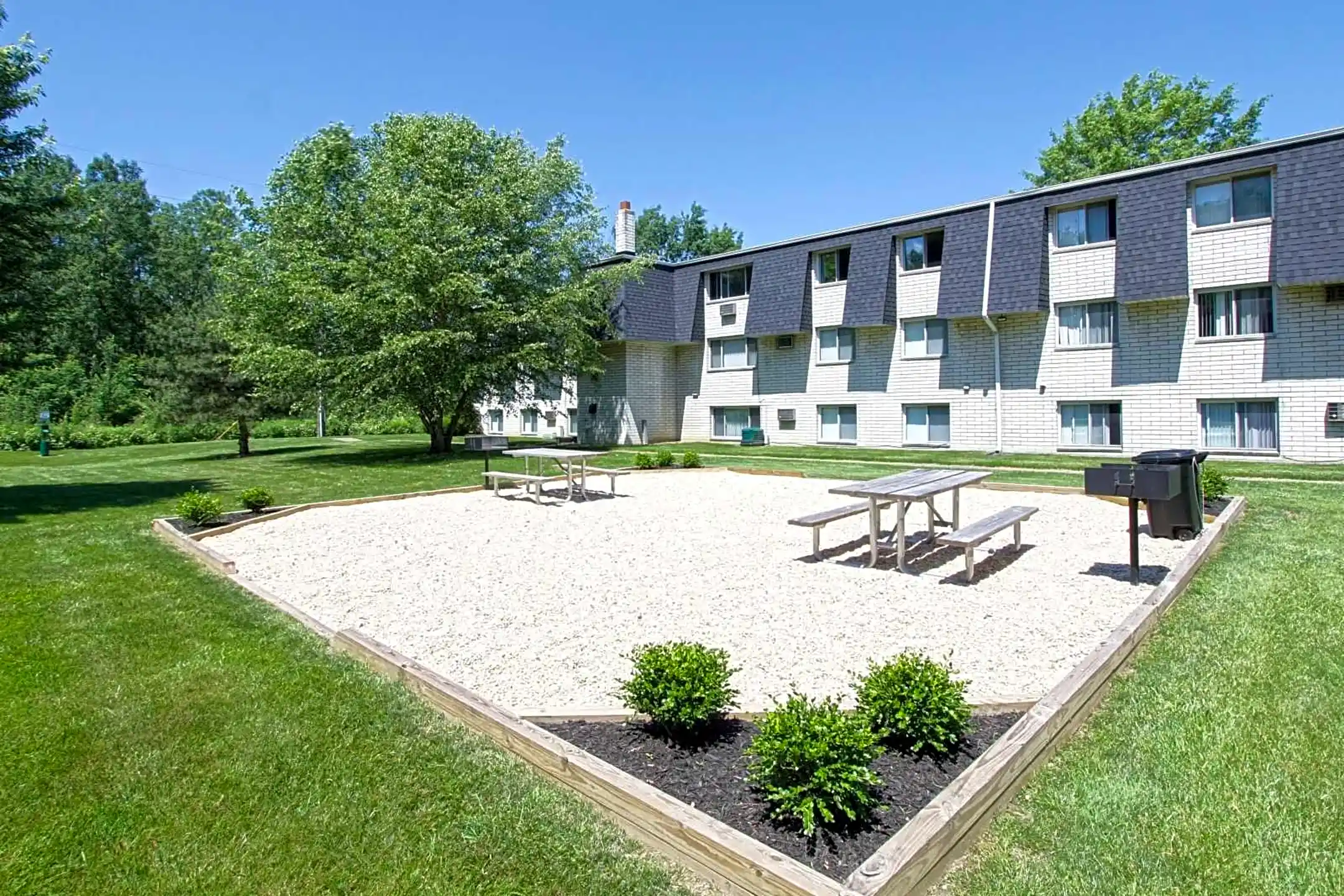 Tanglewood Apartments 815 E Grandview Blvd Erie, PA Apartments for