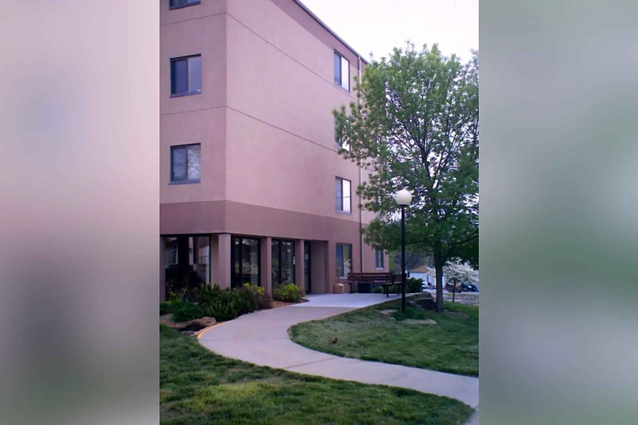 The Center Apartments 525 Jackson St Chillicothe, MO Apartments for