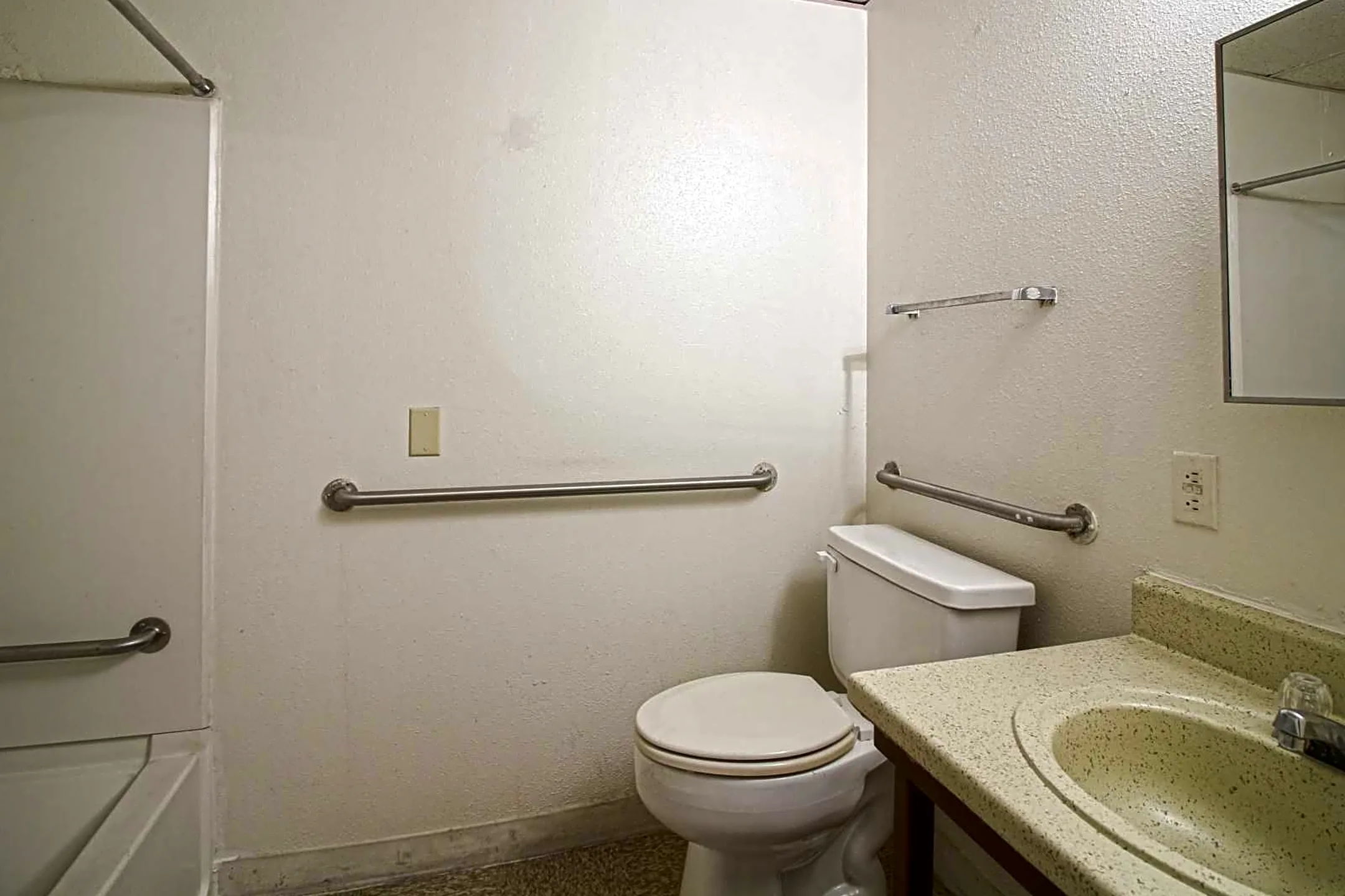 Bathroom - Jefferson Apartments - Shreveport, LA