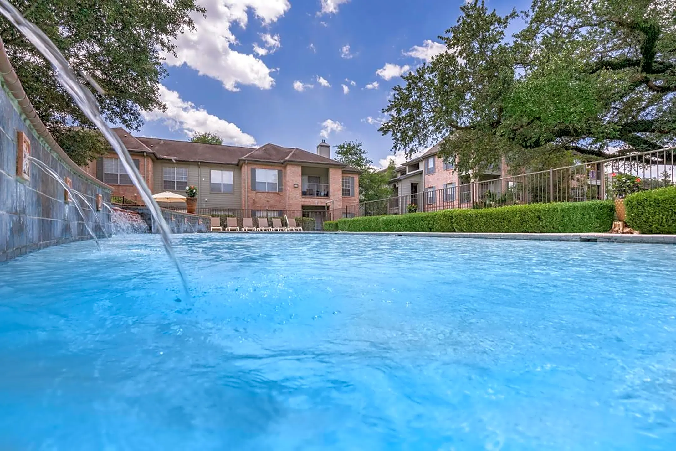 Live Oaks Apartment Homes Apartments - Baton Rouge, LA 70816