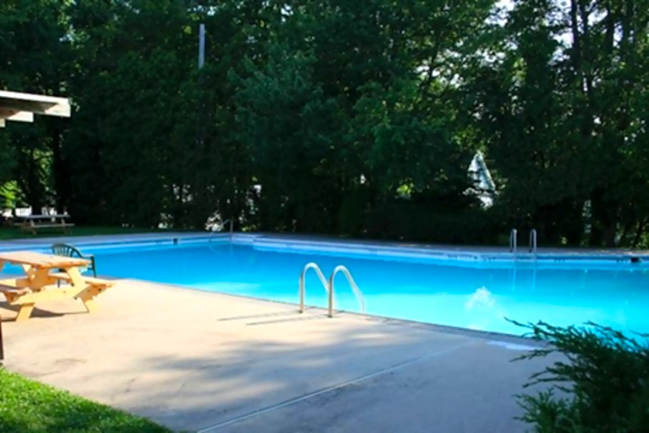 Strathmore Gardens Apartments Aberdeen, NJ 07747