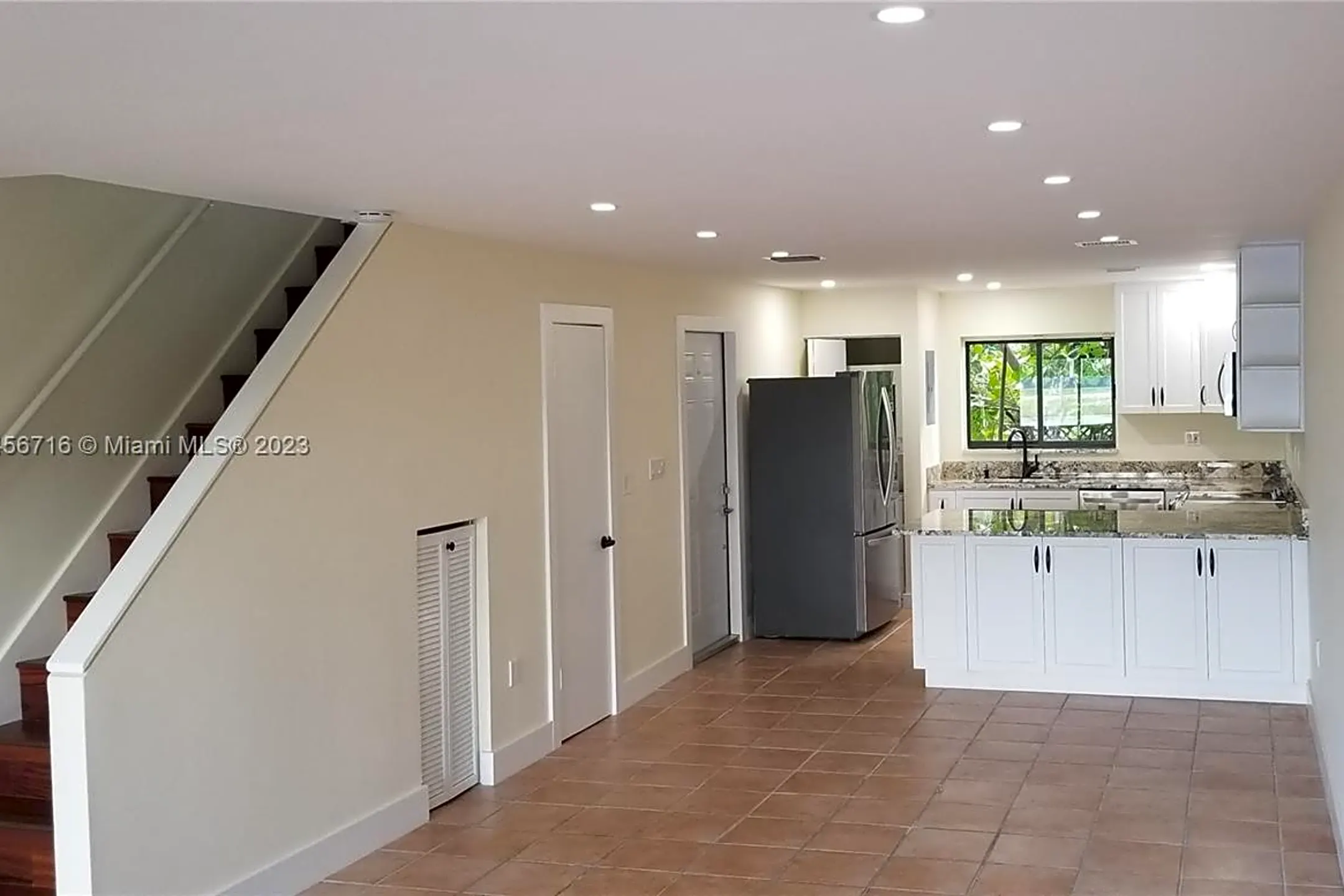Kitchen - 1000 NW N River Dr #102 - Miami, FL