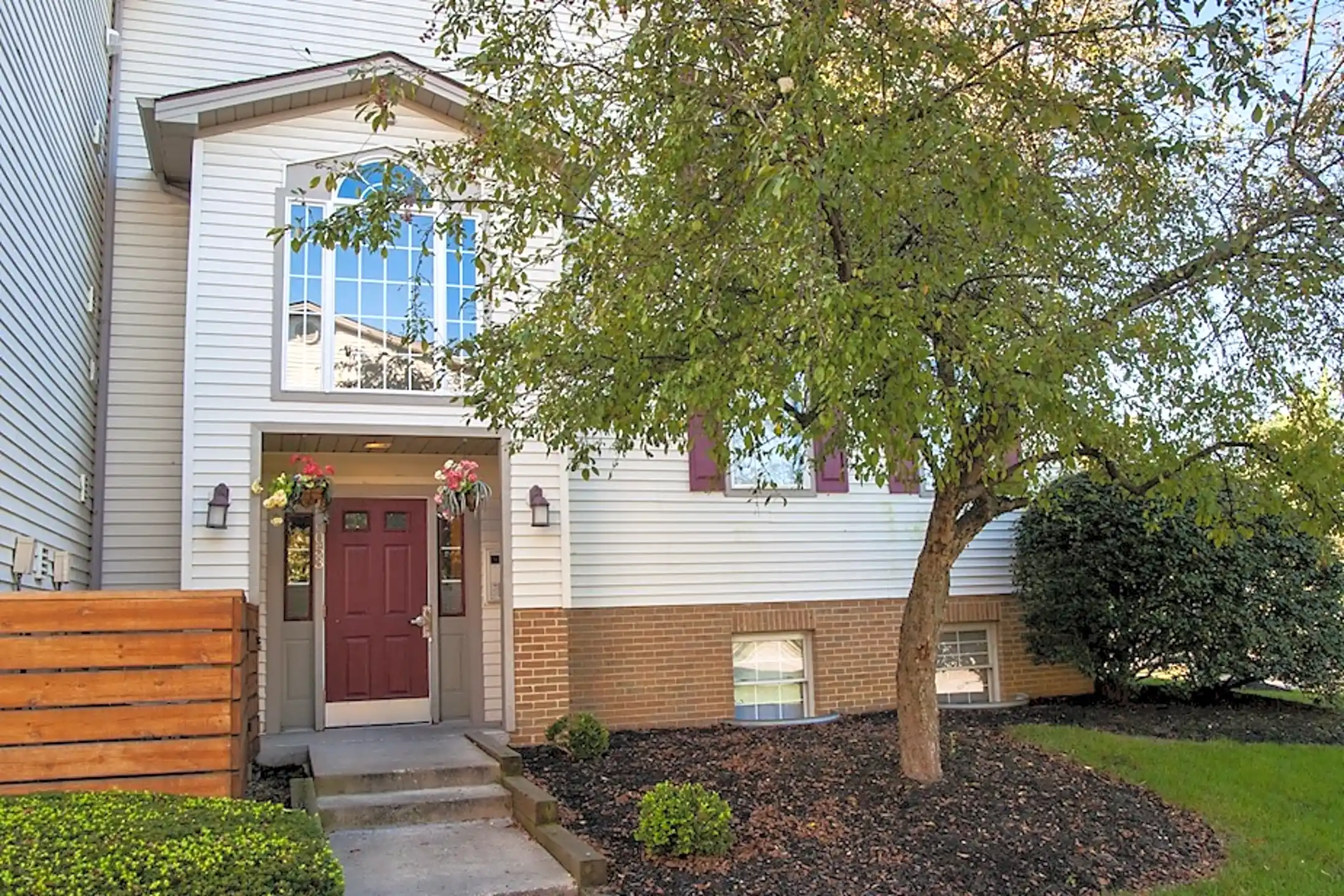 Applecrest Village 6003 Applecrest Ct Boardman, OH Apartments for