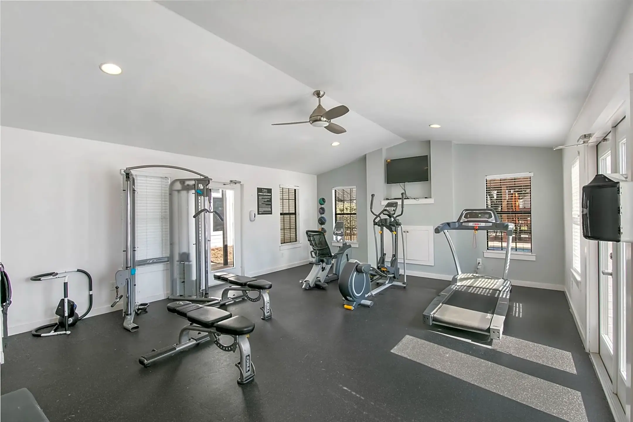 Fitness Weight Room - Tides at South Lamar - Austin, TX