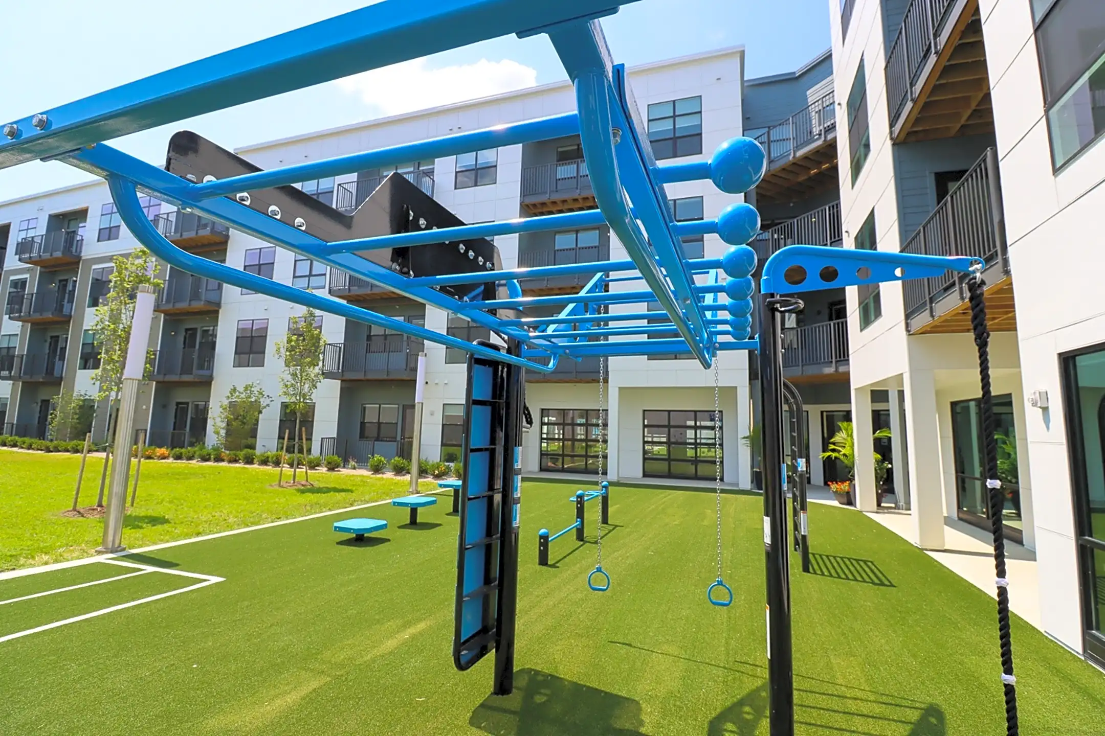 The Pointe at Polaris 8900 Lyra Dr. Columbus, OH Apartments for