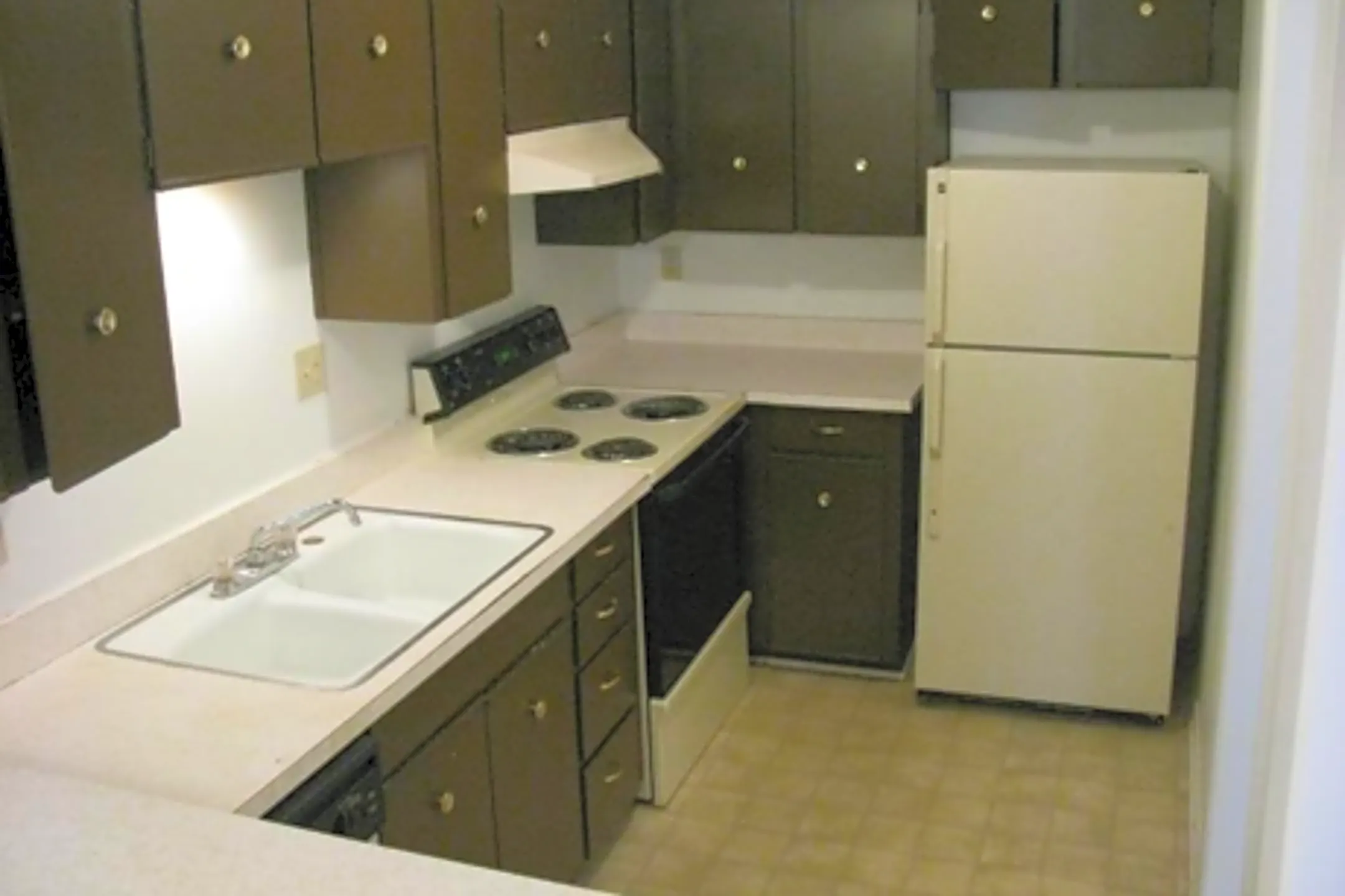 Wornall Place Apartments 8718 Wornall Rd Kansas City, MO Apartments