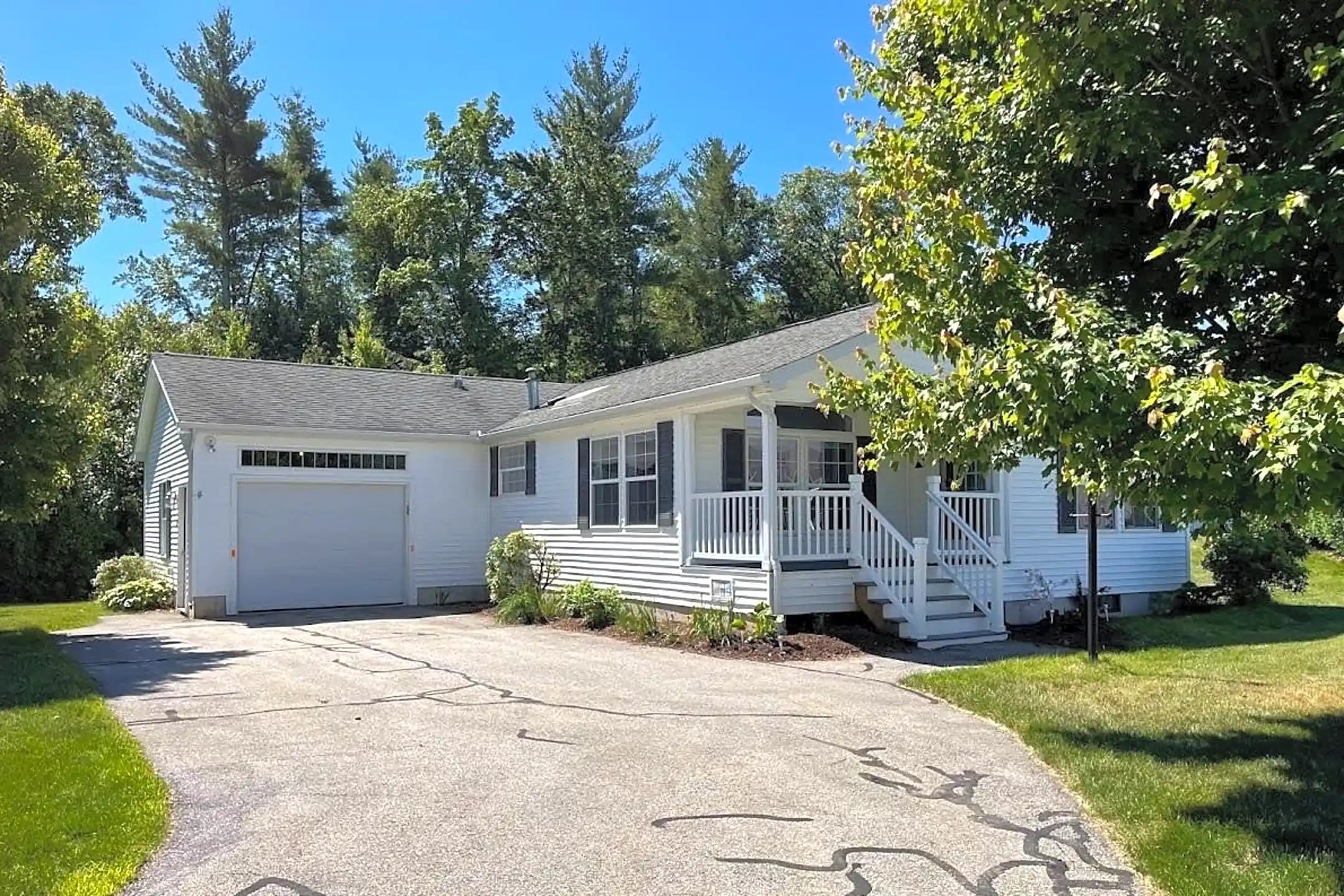 14 Sawmill Rdg Houses Sandown, NH 03873