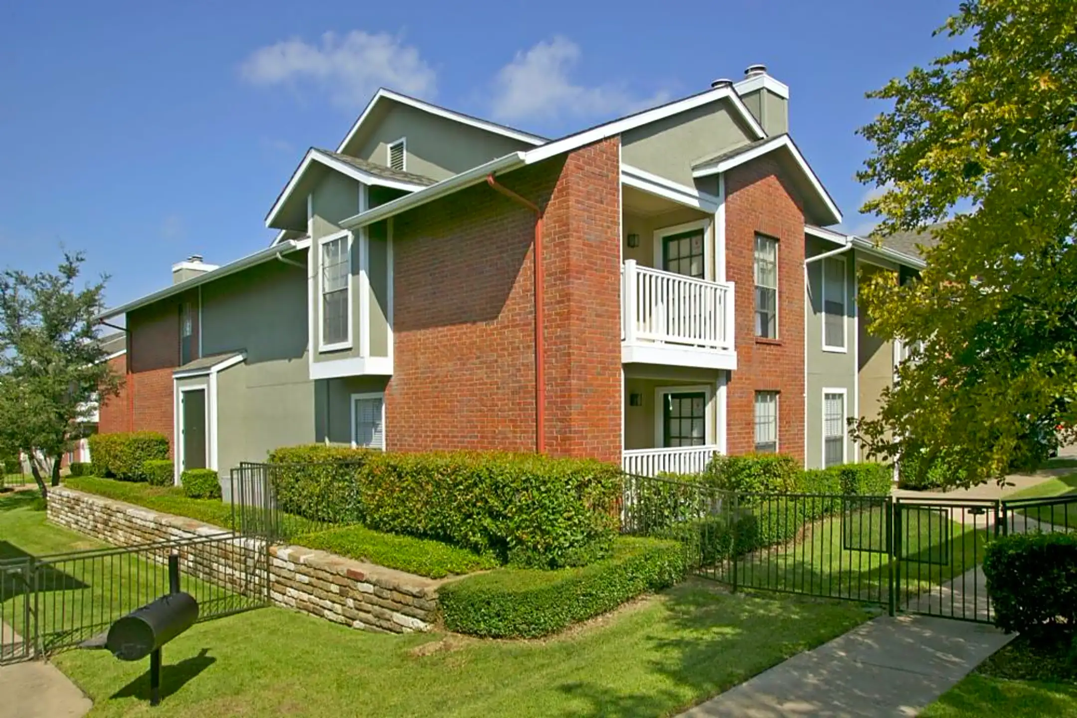 Vistas at Hackberry Creek 2527 W Royal Ln Irving, TX Apartments for