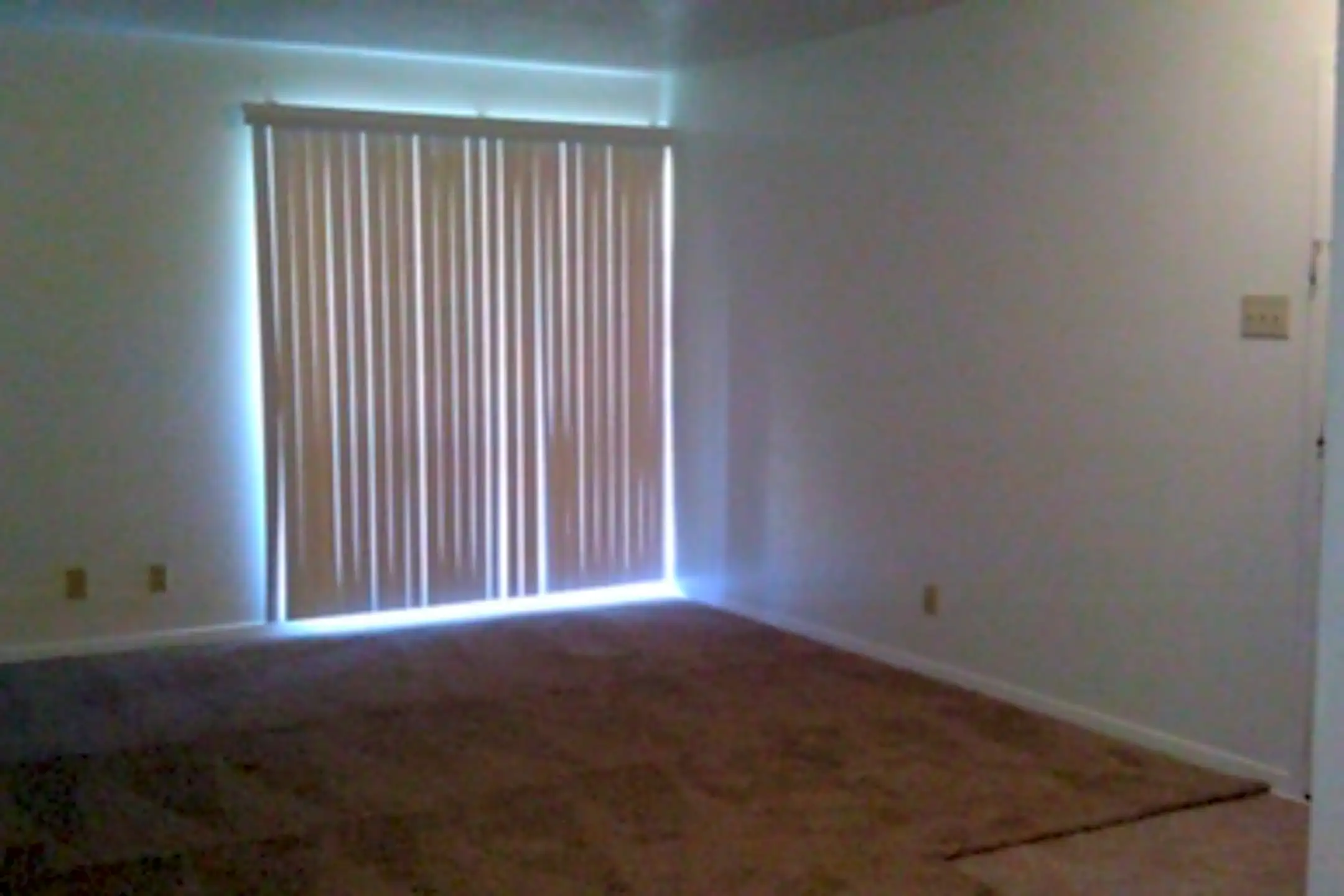 Highland Road Village 2704 S Cockrell Hill Rd Dallas, TX Apartments