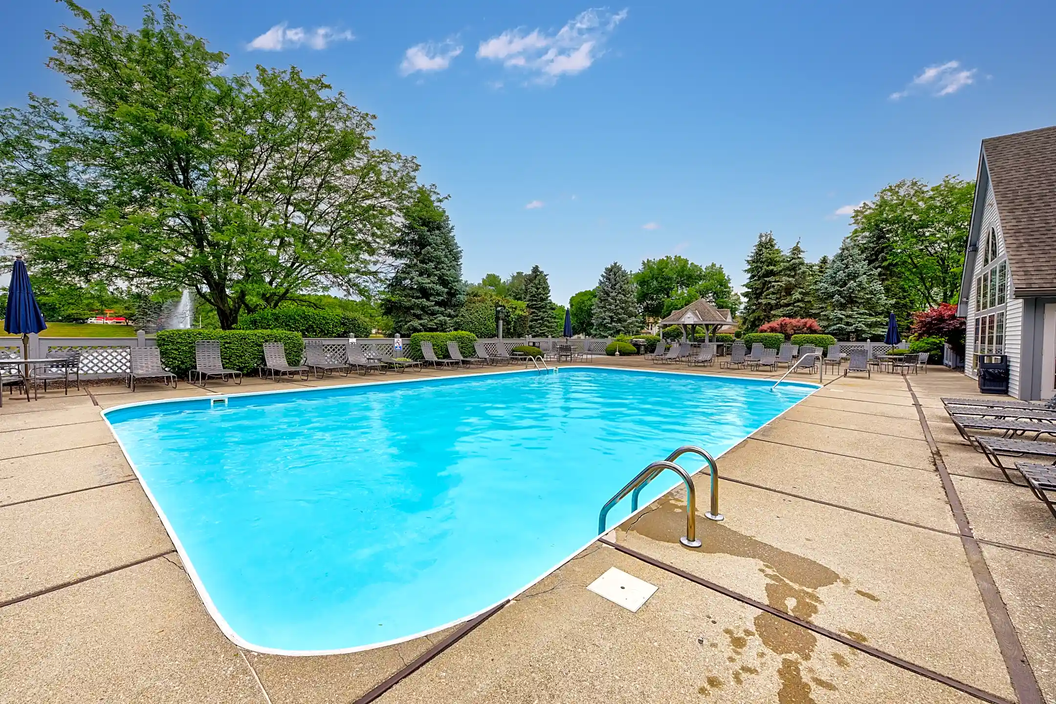 Waters Edge Luxury Apartments Columbus, OH 43209