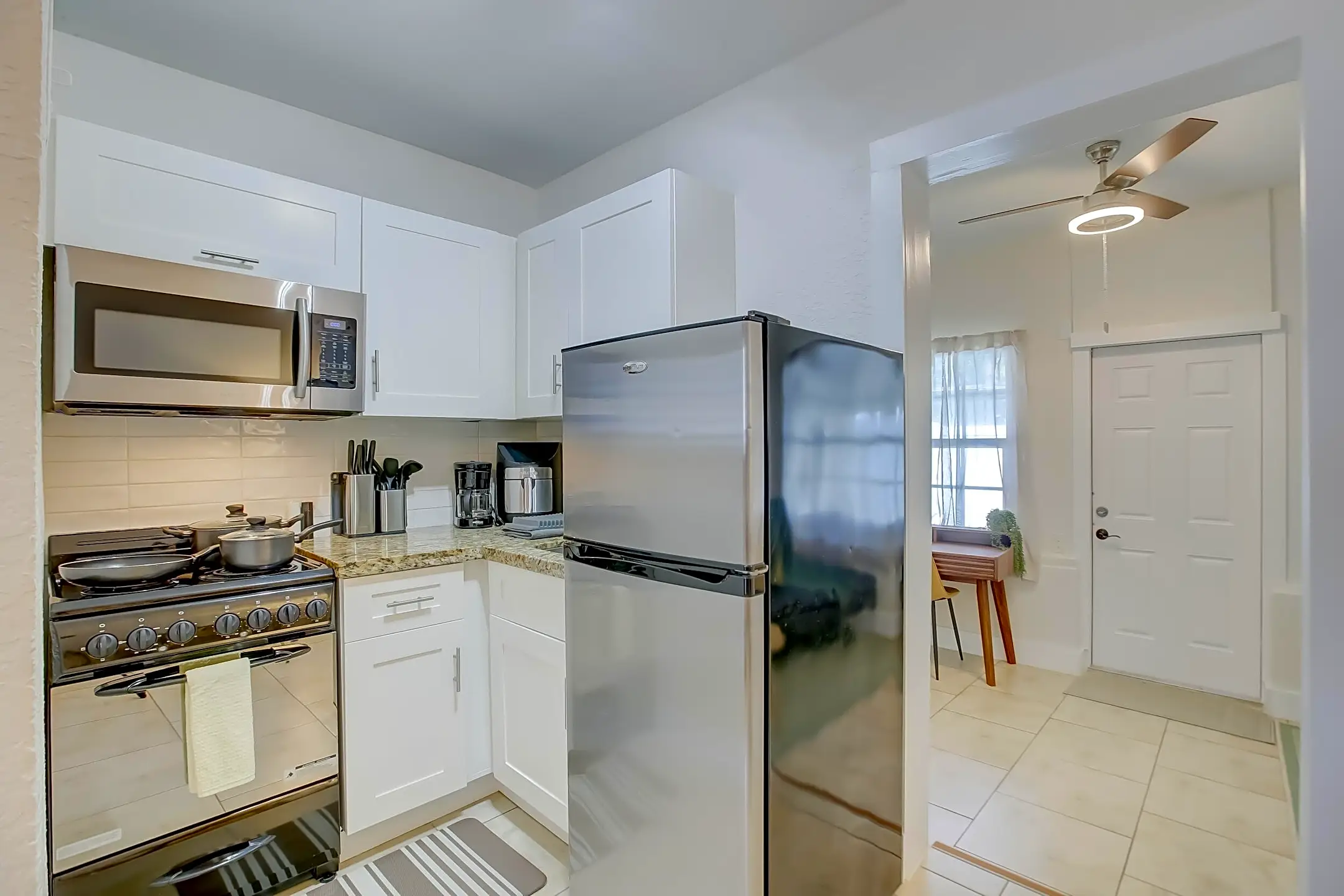 Kitchen - 1501 SW 24th St #3 - Fort Lauderdale, FL