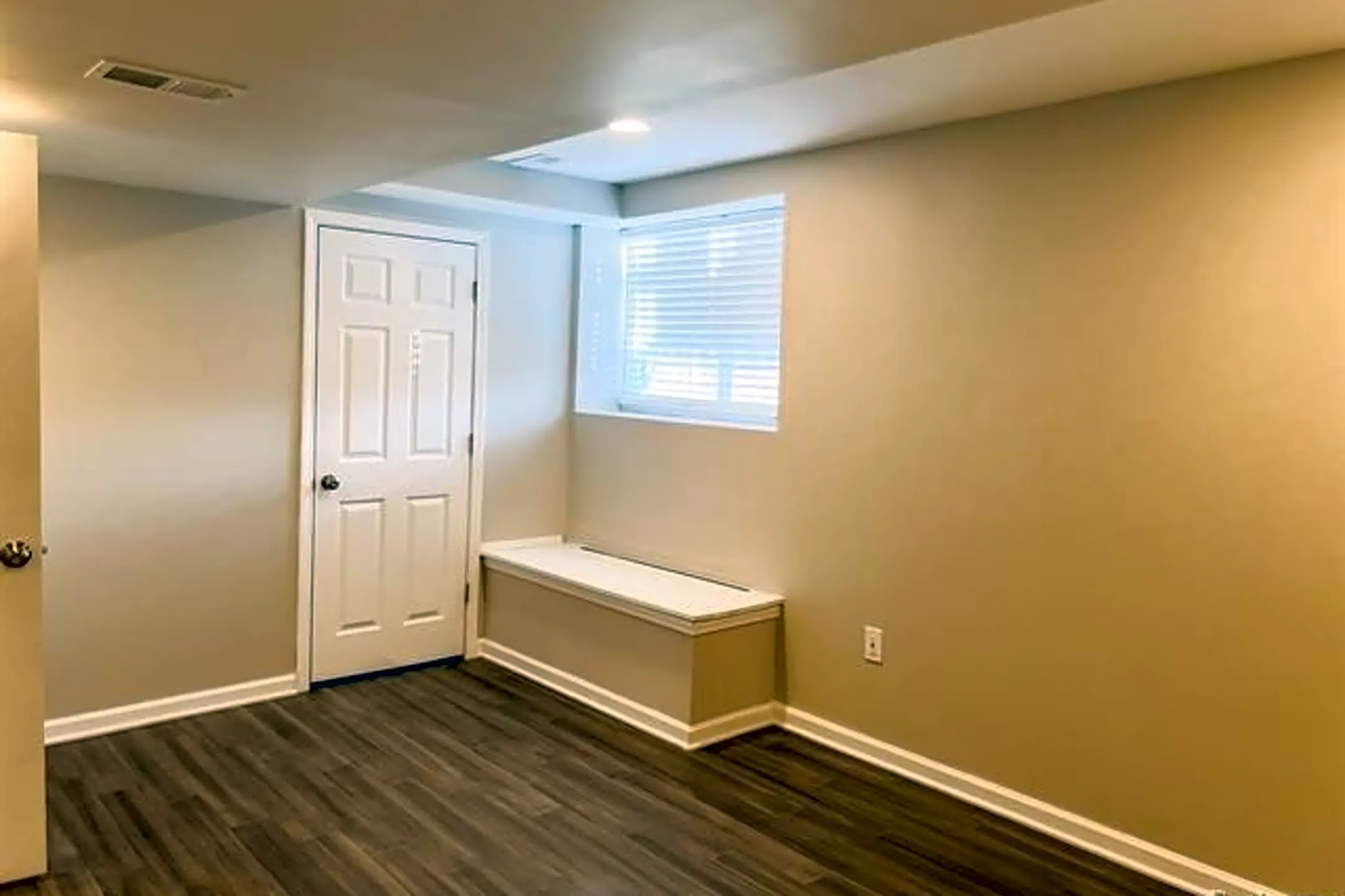 1104 E Oak Dr Fenton, MI Condos for Rent Rent.