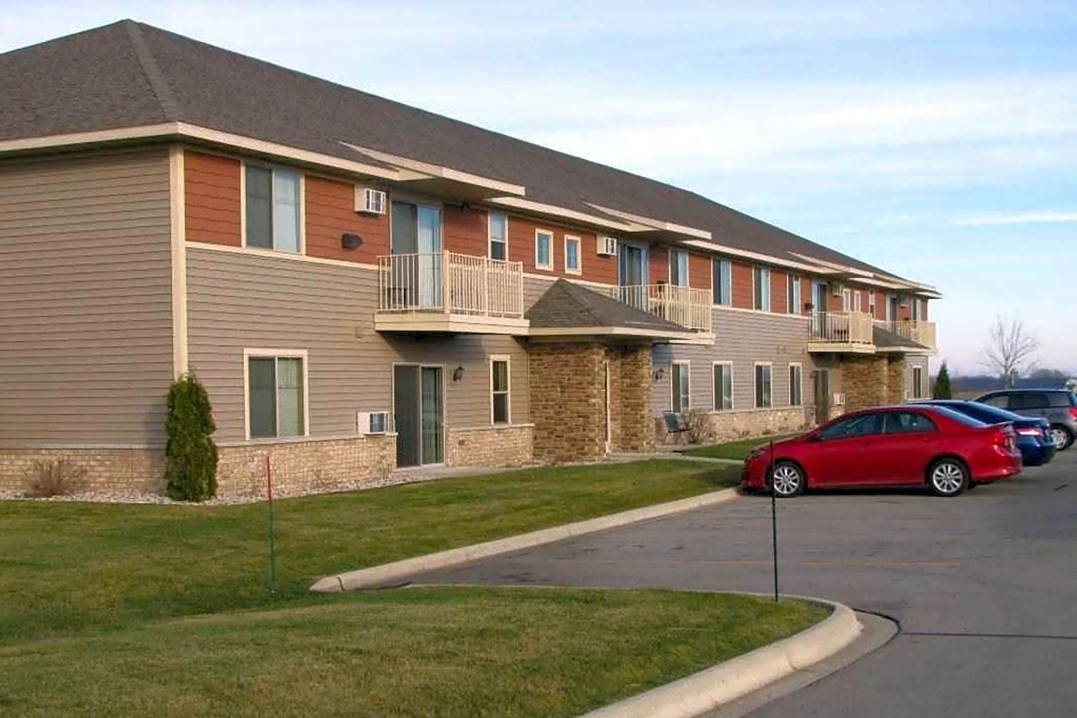 Skyline Estates - 1470 Navigator Way | De Pere, WI Apartments for Rent ...