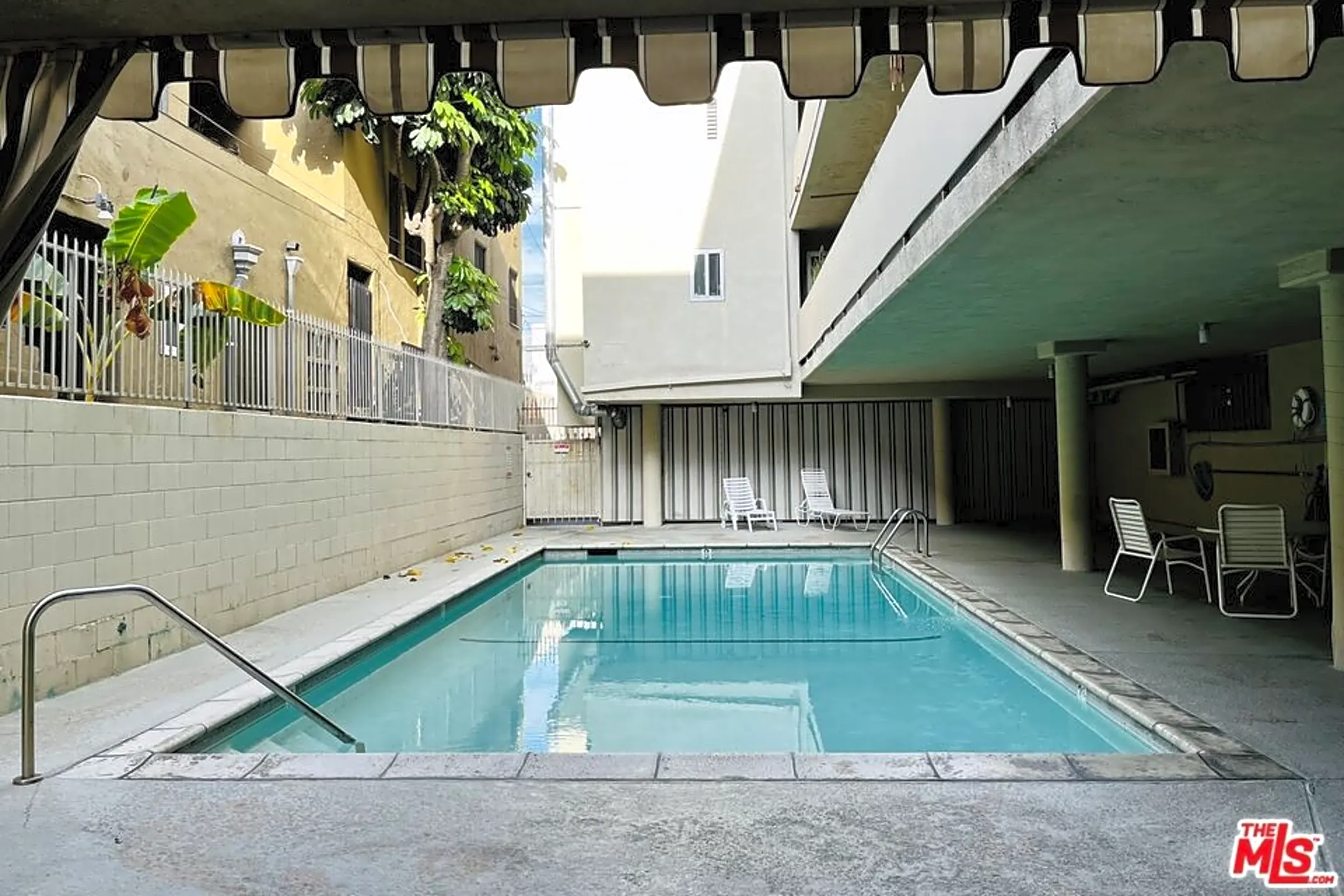 Pool - 525 N Sycamore Ave #204 - Los Angeles, CA