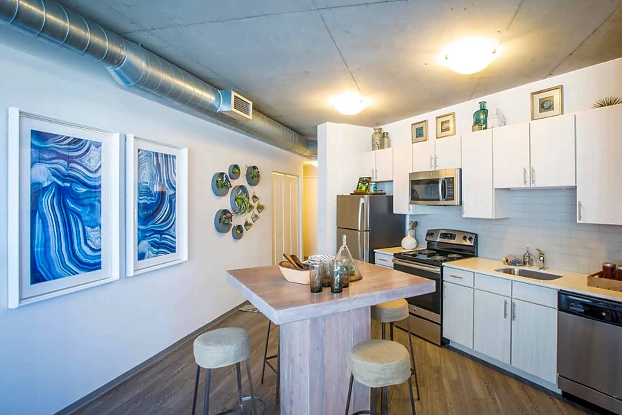 SoBro Apartments 205 Demonbreun St Nashville, TN Apartments for