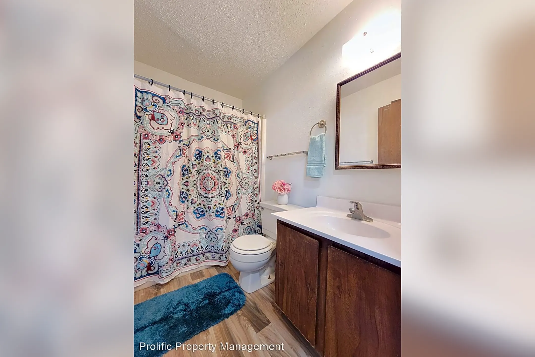 Bathroom - 1811 6th Ave SW - Jamestown, ND