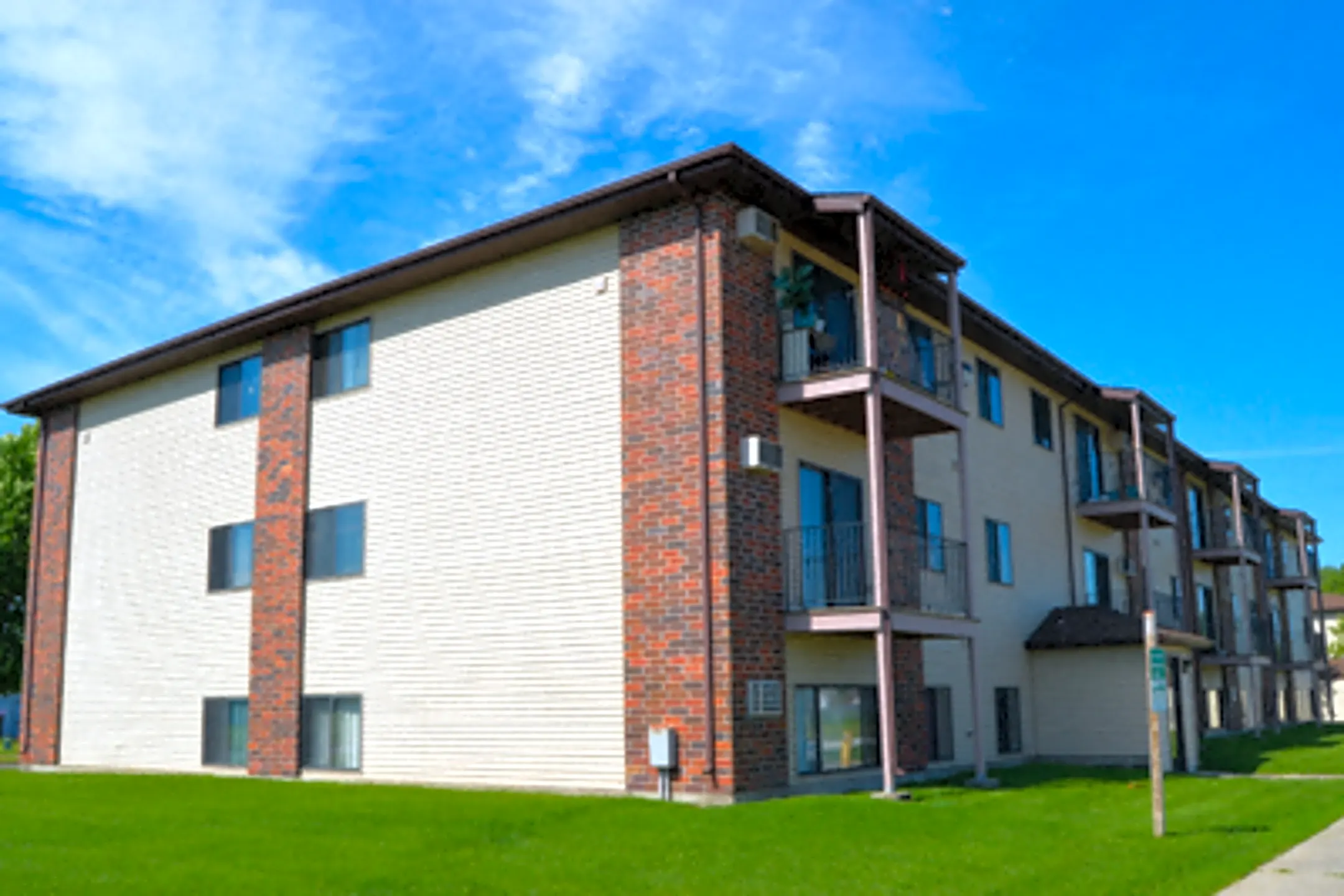 Stoneview Apartments 1815 9th Ave S Apt 2 Moorhead, MN Apartments