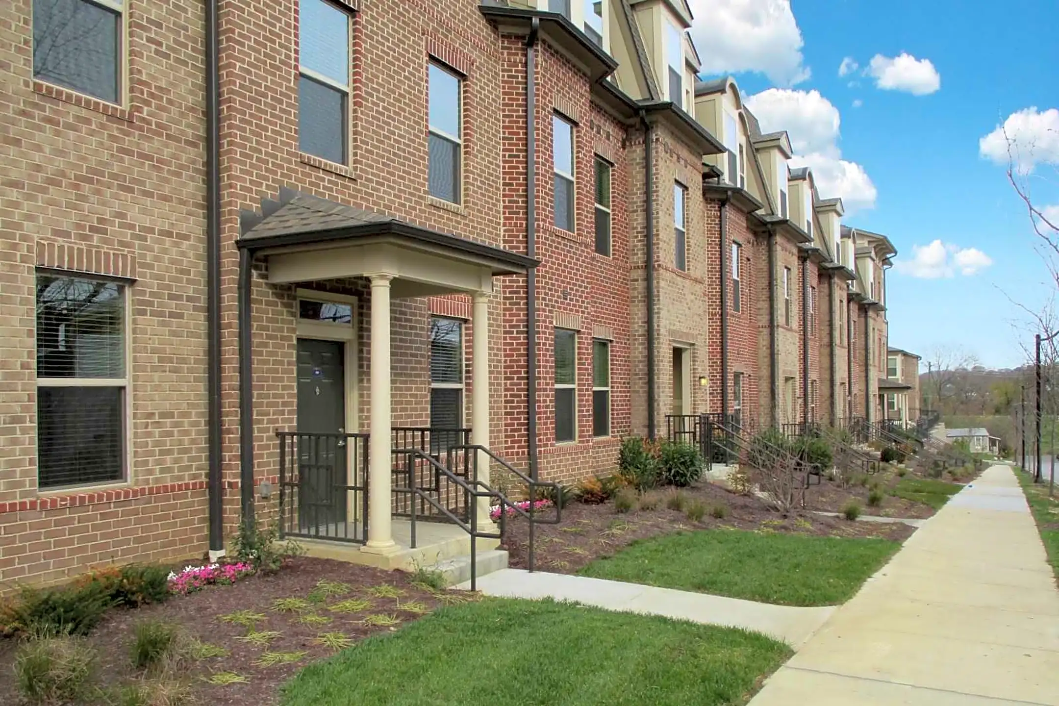 Building - River's Edge At Eastside Pointe - Covington, KY