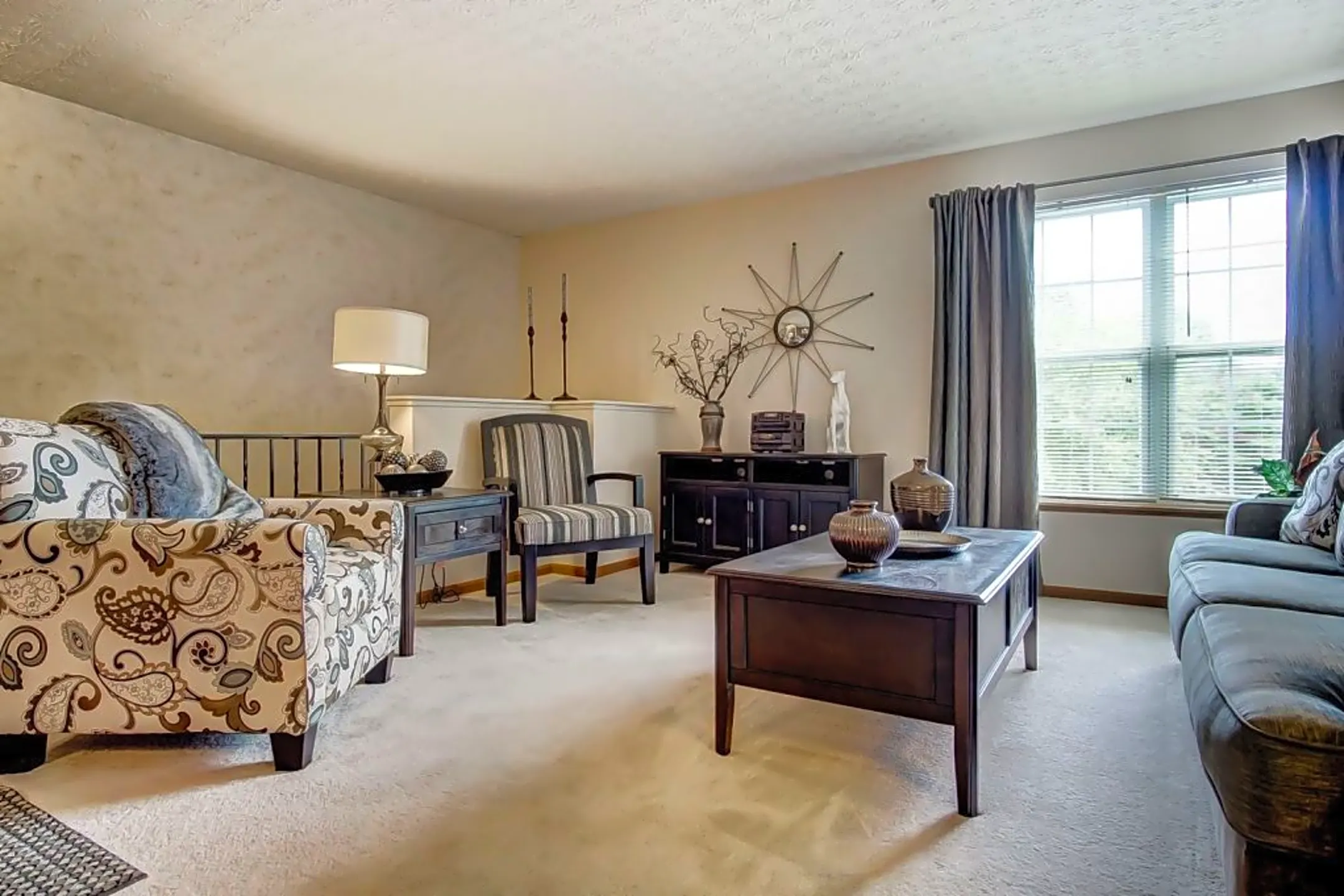 Living Room - Summerview Apartments - Columbus, OH
