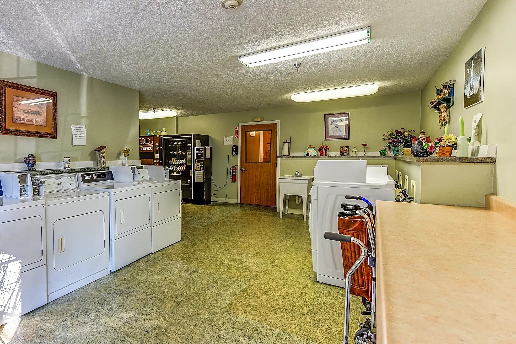 Charleston Court Apartments 101 E Columbus Rd South Charleston, OH