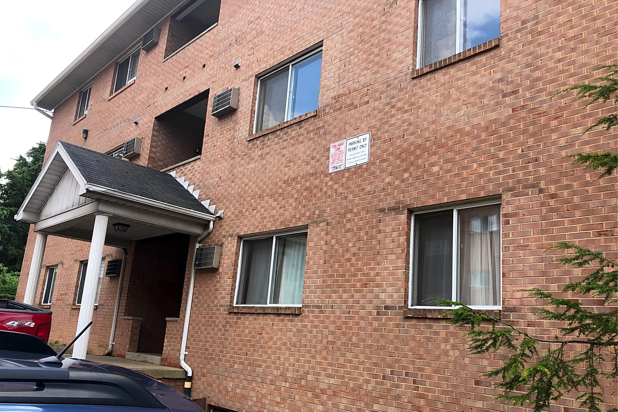 Prete Apartments Evansdale 2876 university ave WV